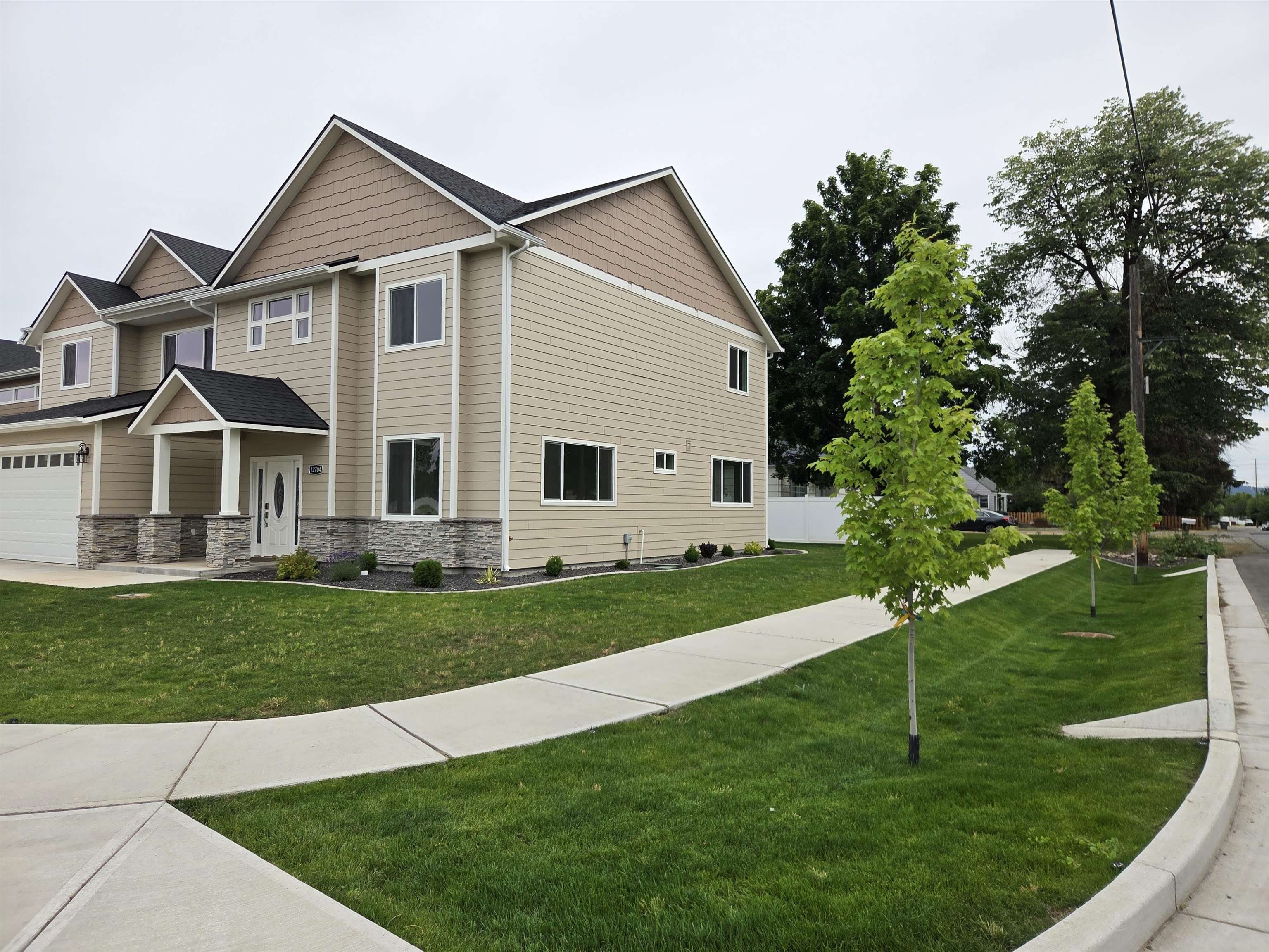 12704 E Desmet Ave - Photo 2