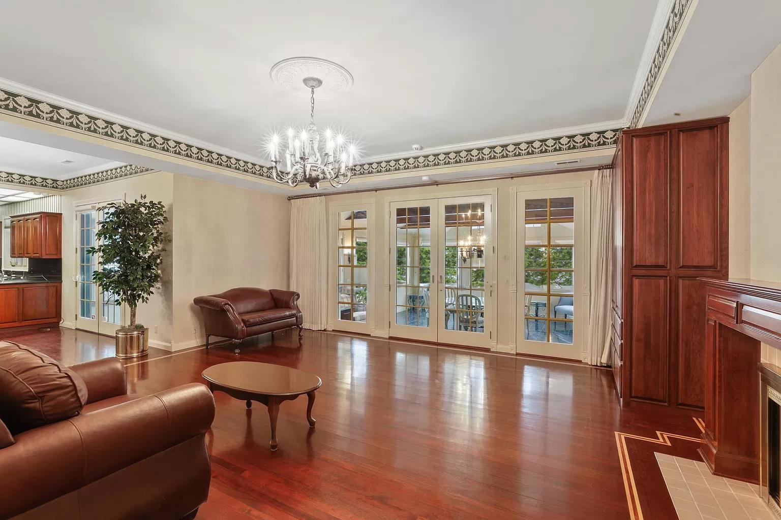 2024 E Southeast Blvd - Photo 4