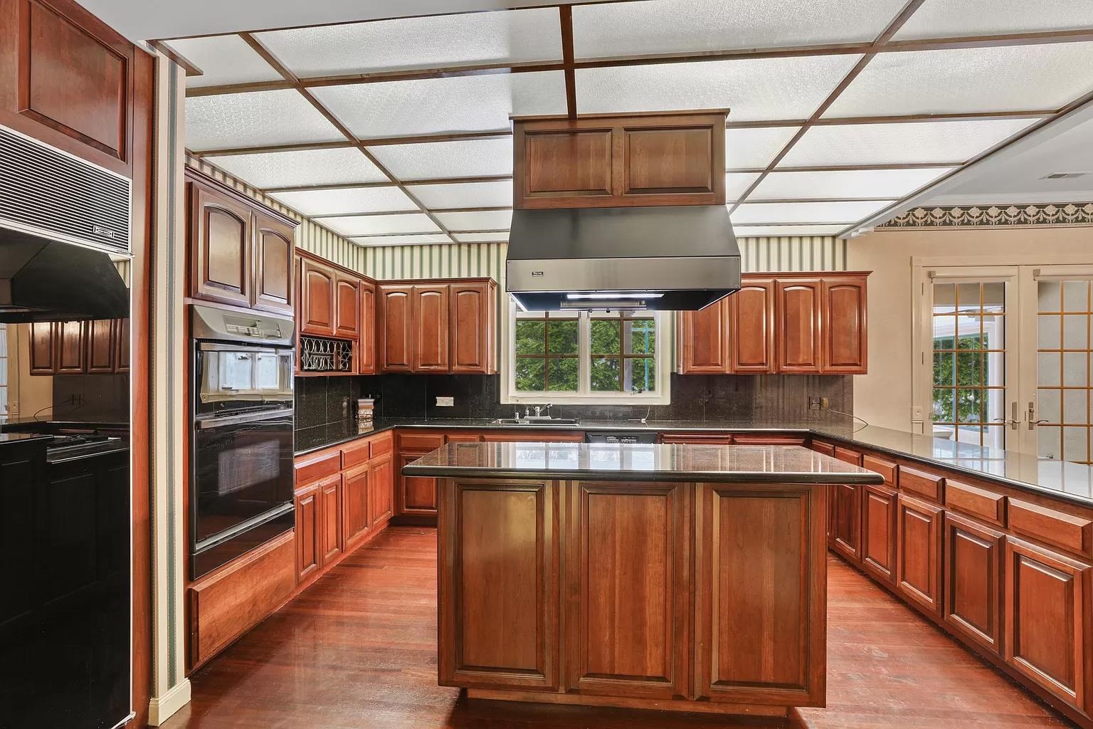 2024 E Southeast Blvd - Photo 6