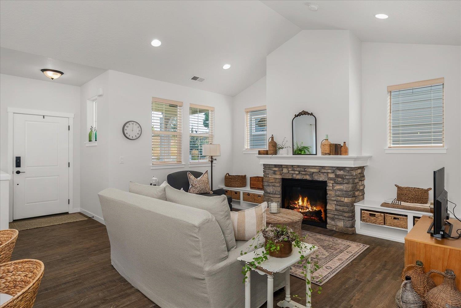 2672 N Allenby Ln - Photo 6