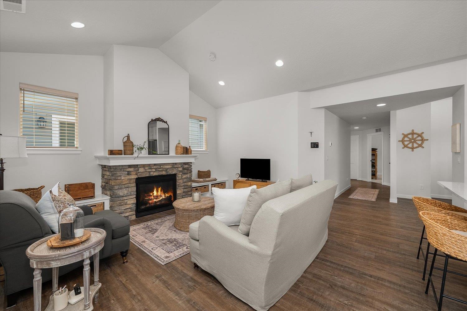 2672 N Allenby Ln - Photo 4