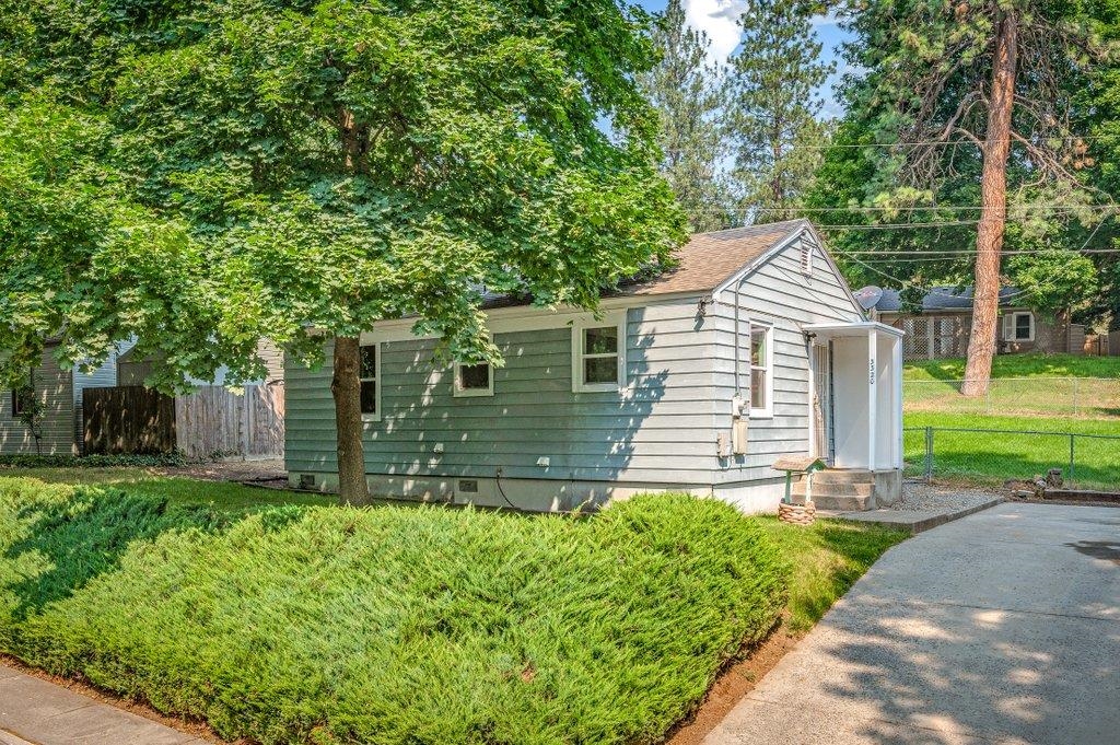 3320 W Woodland Blvd - Photo 1