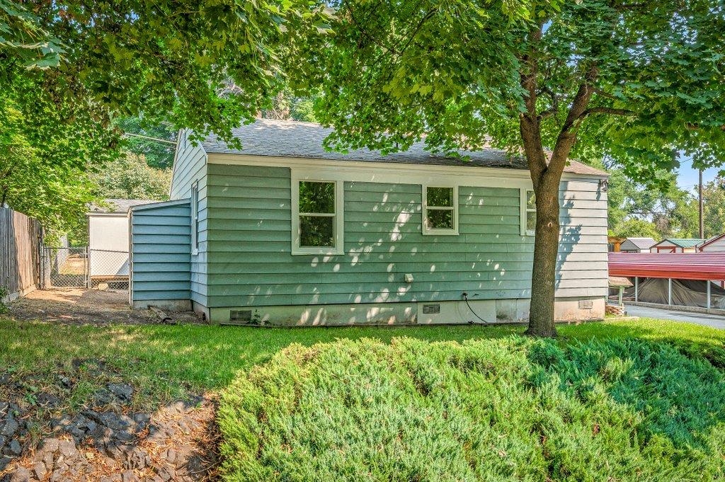 3320 W Woodland Blvd - Photo 2