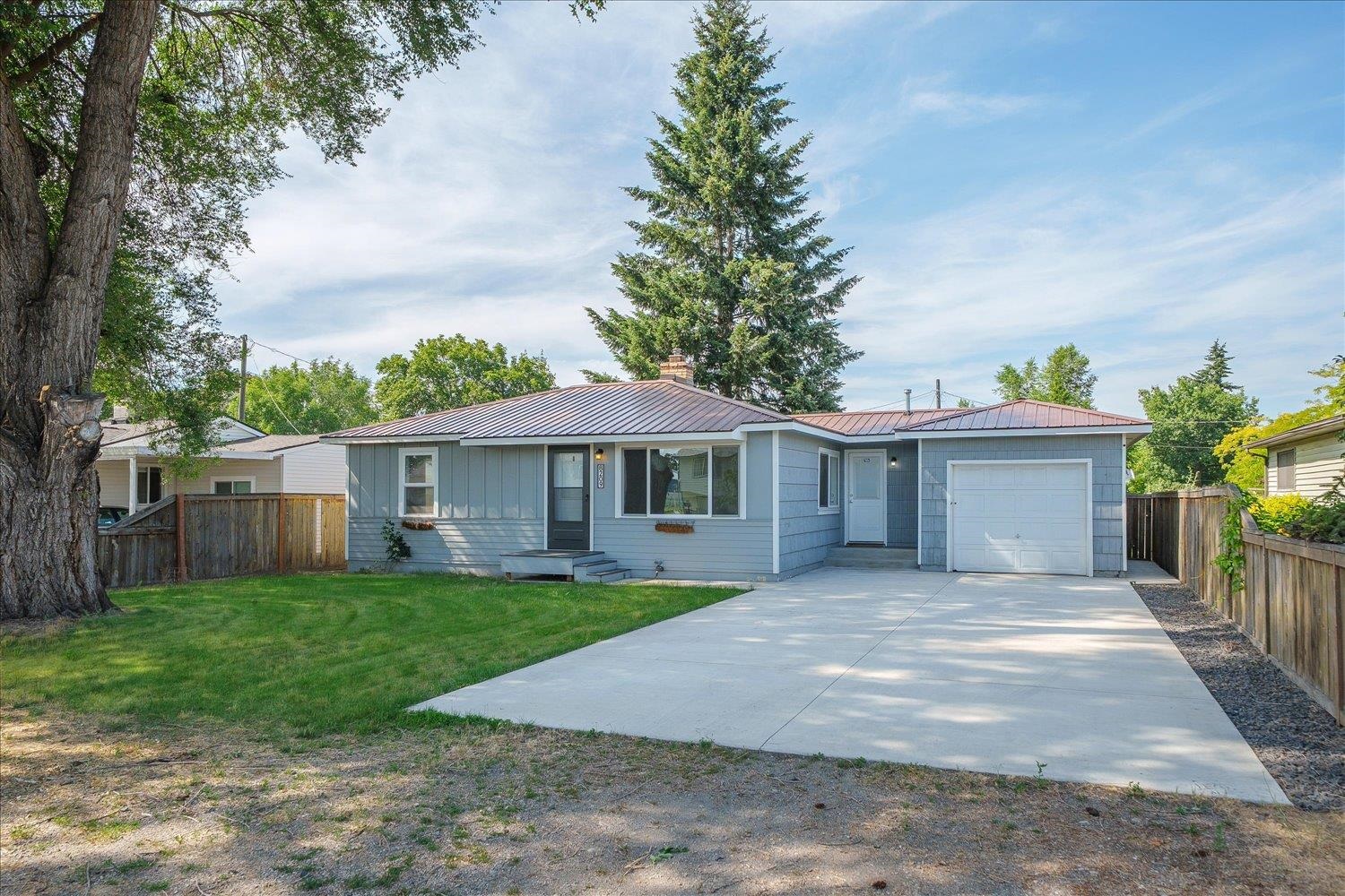 8209 E Indiana Ave - Photo 3