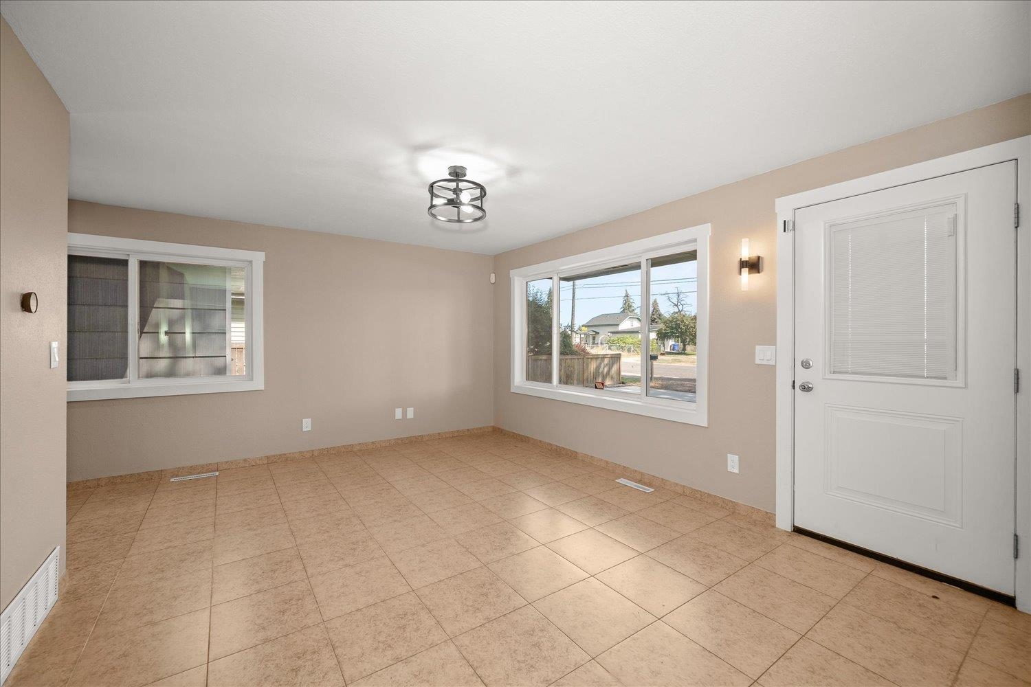 8209 E Indiana Ave - Photo 6