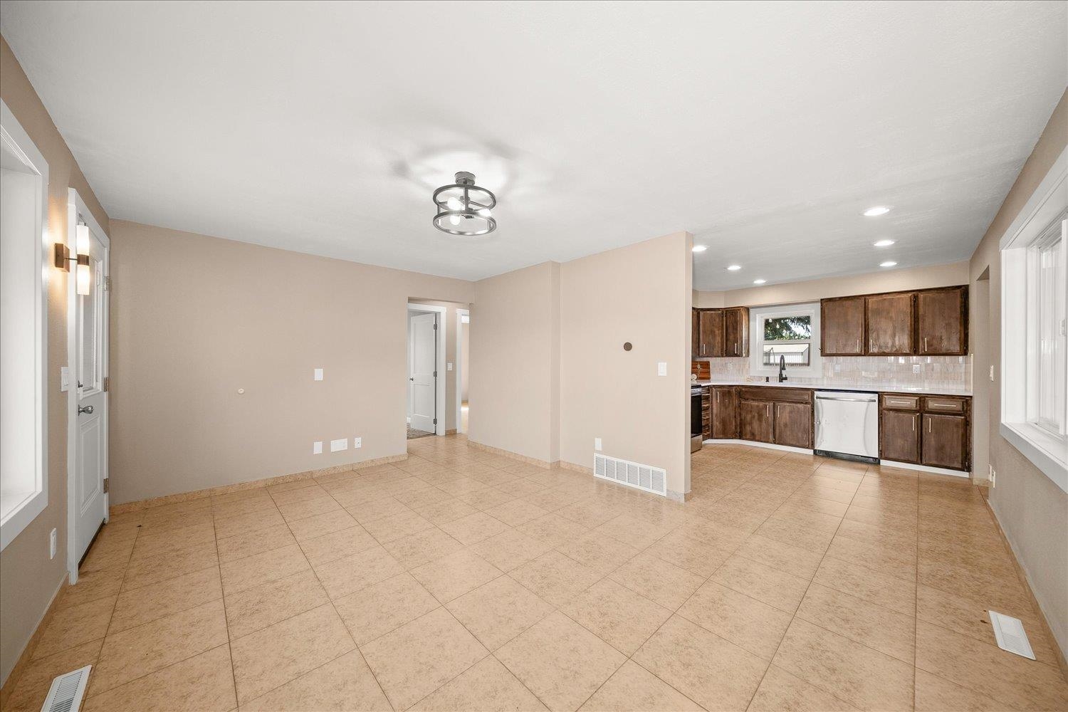 8209 E Indiana Ave - Photo 11