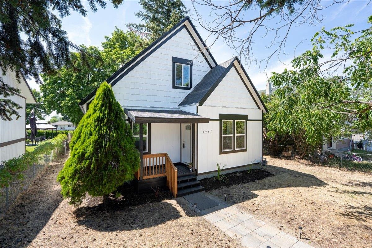 2917 N Nelson St - Photo 2