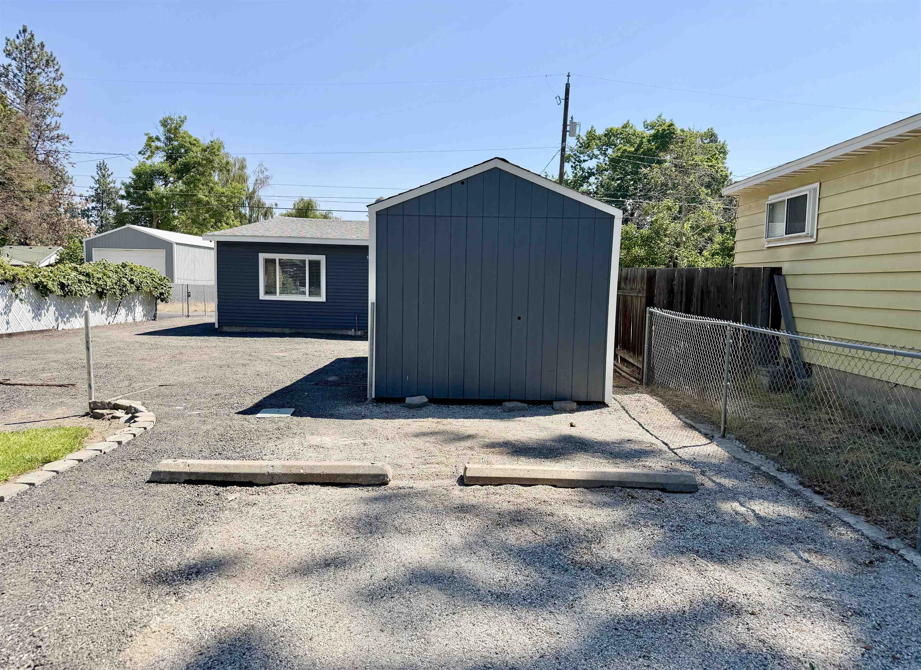 5318 N Maple St - Photo 12