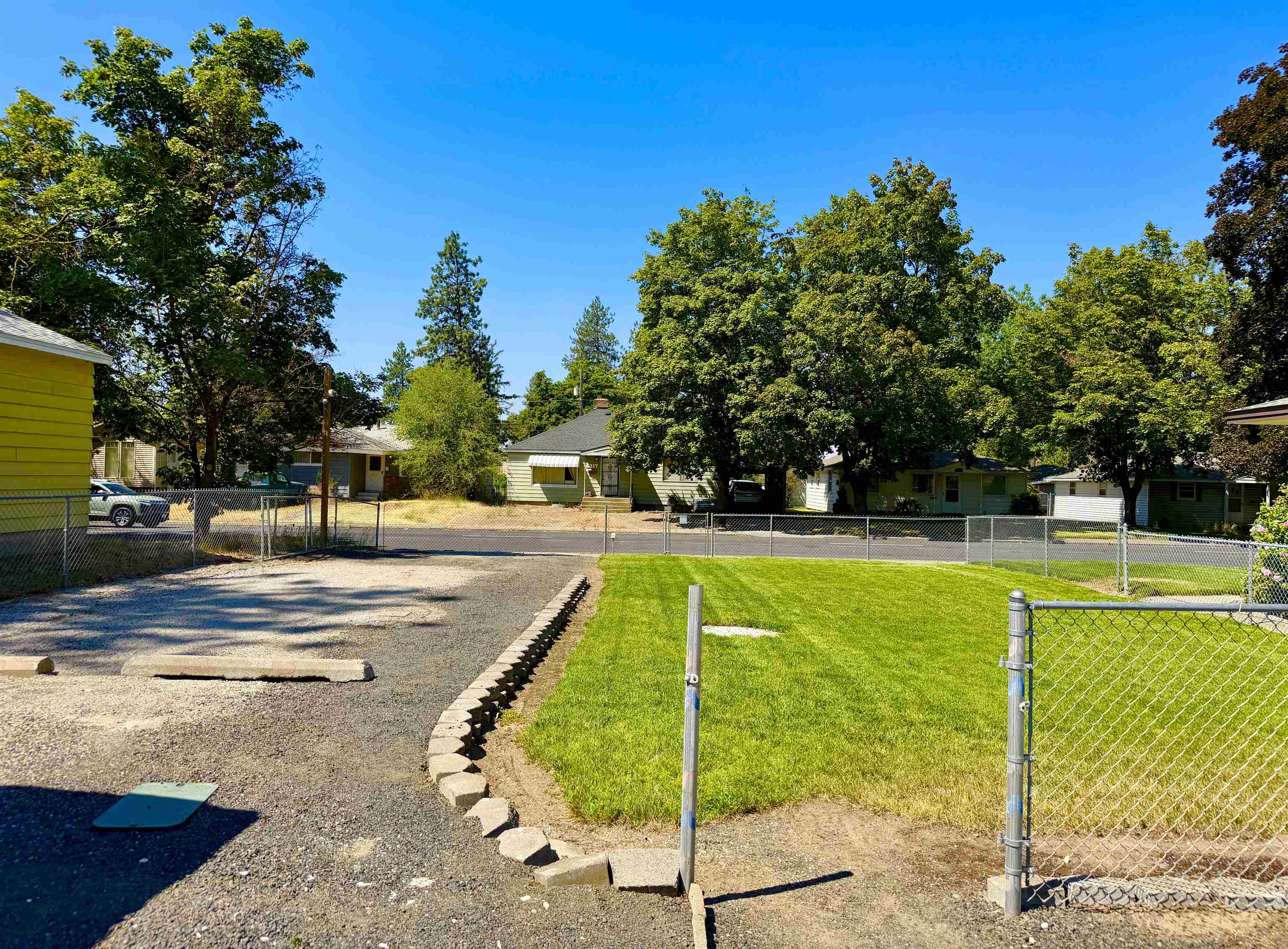 5318 N Maple St - Photo 18