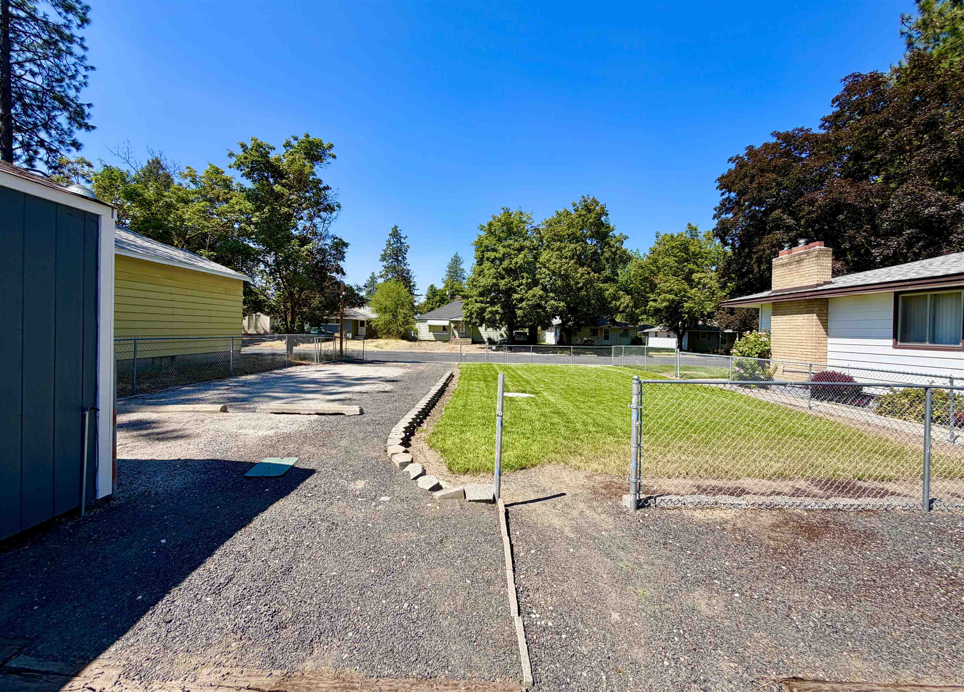 5318 N Maple St - Photo 17