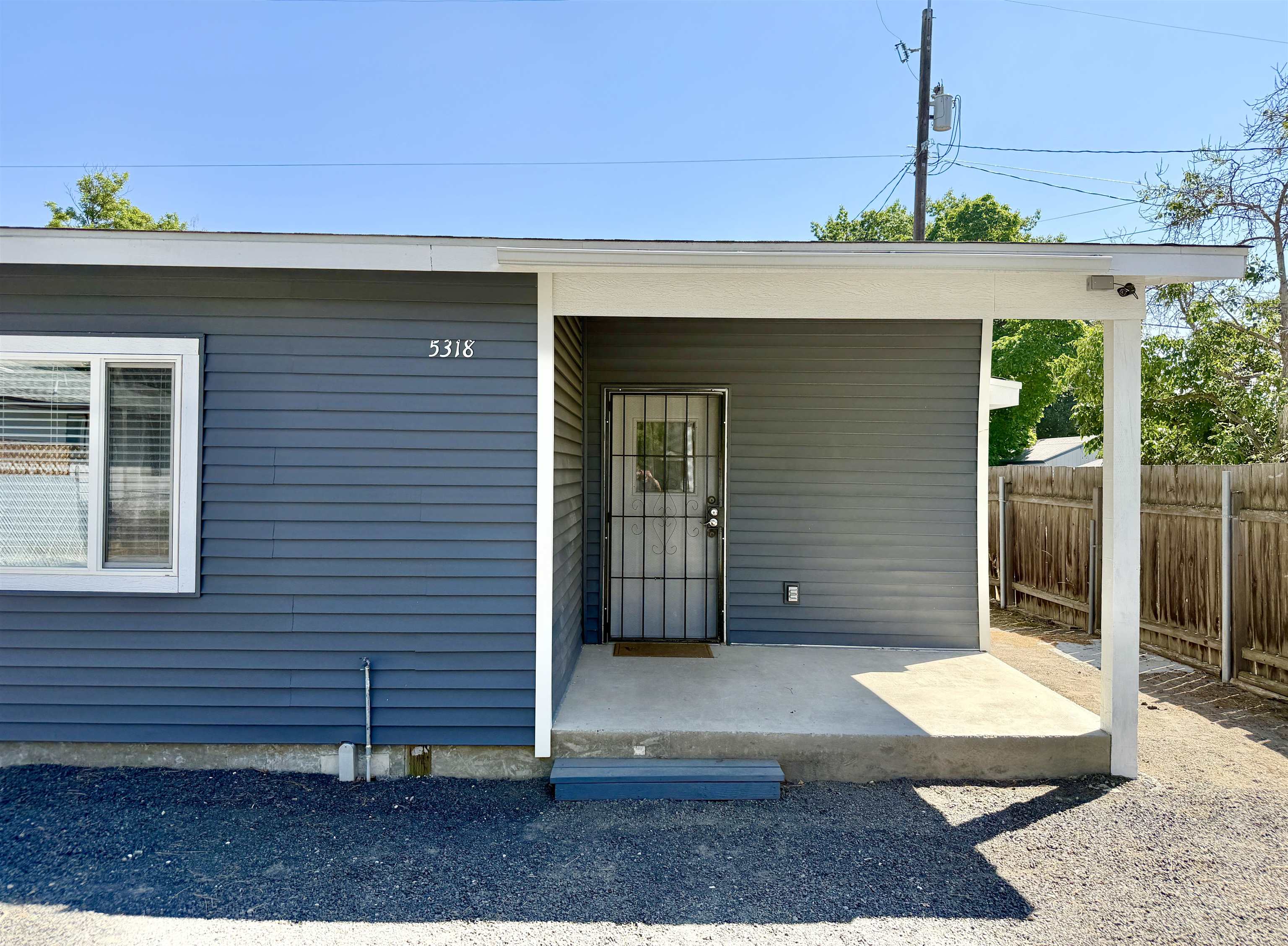 5318 N Maple St - Photo 4