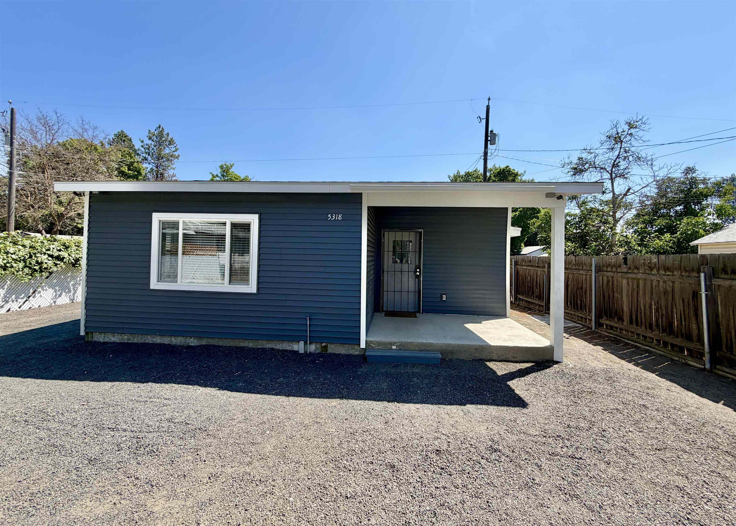 5318 N Maple St - Photo 2