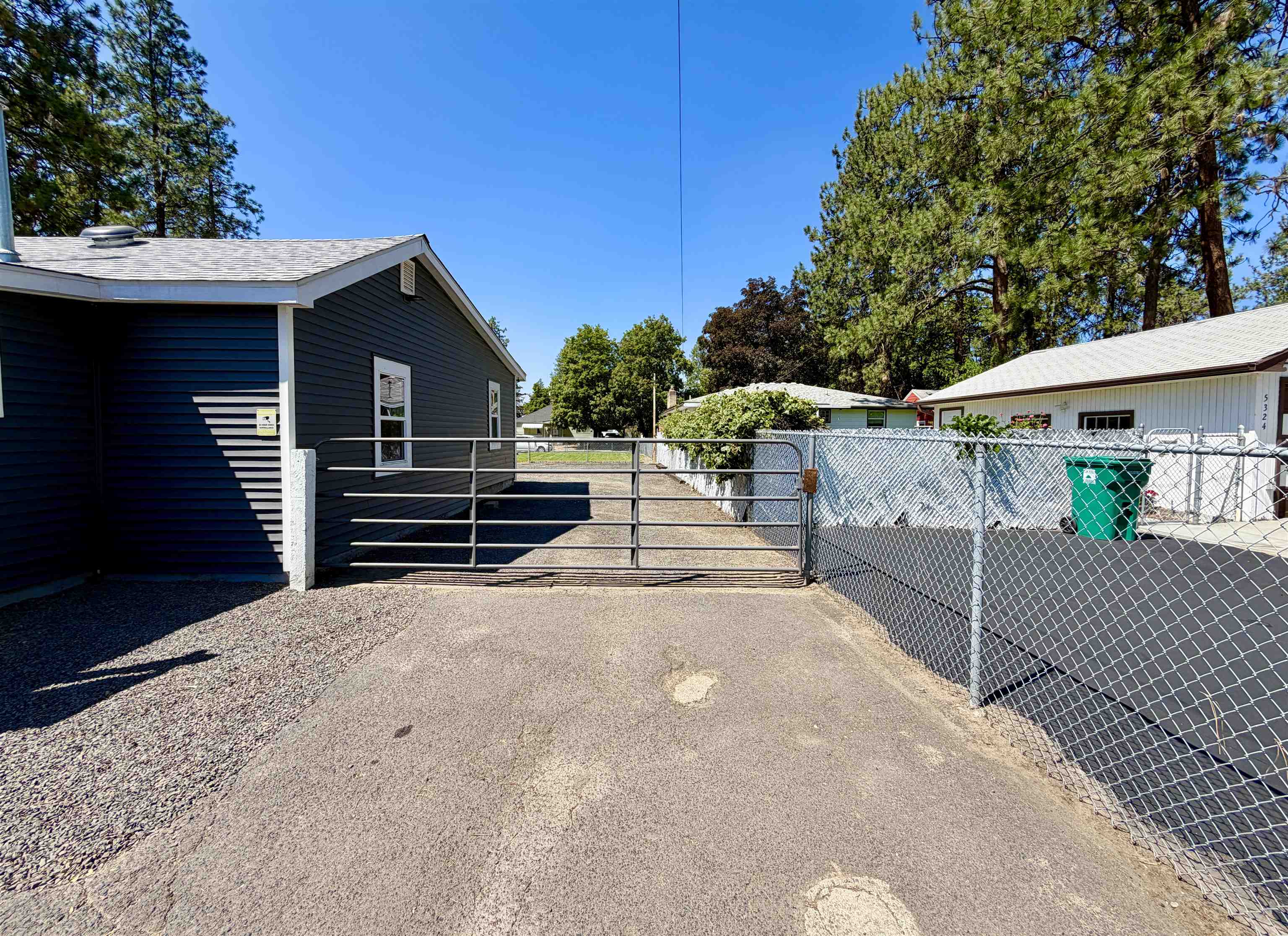5318 N Maple St - Photo 9