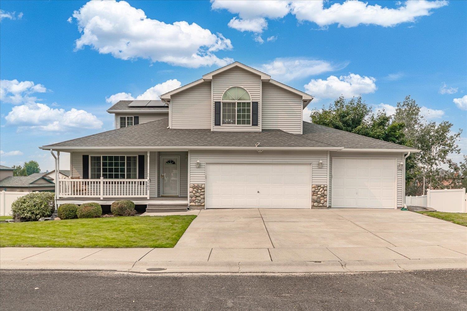 1103 N Fox Ridge Rd - Photo 1