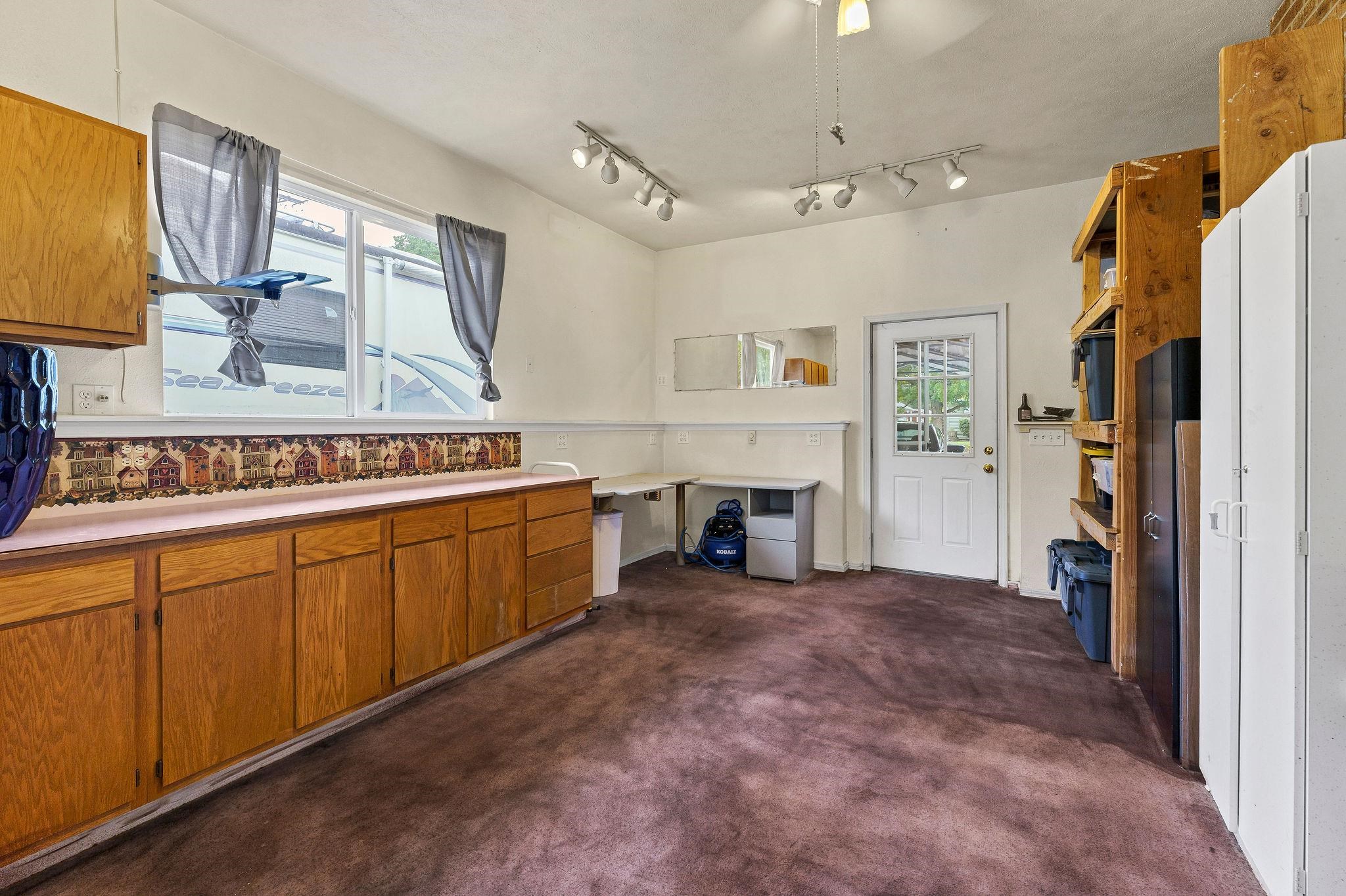 915 N Bowdish Rd - Photo 12