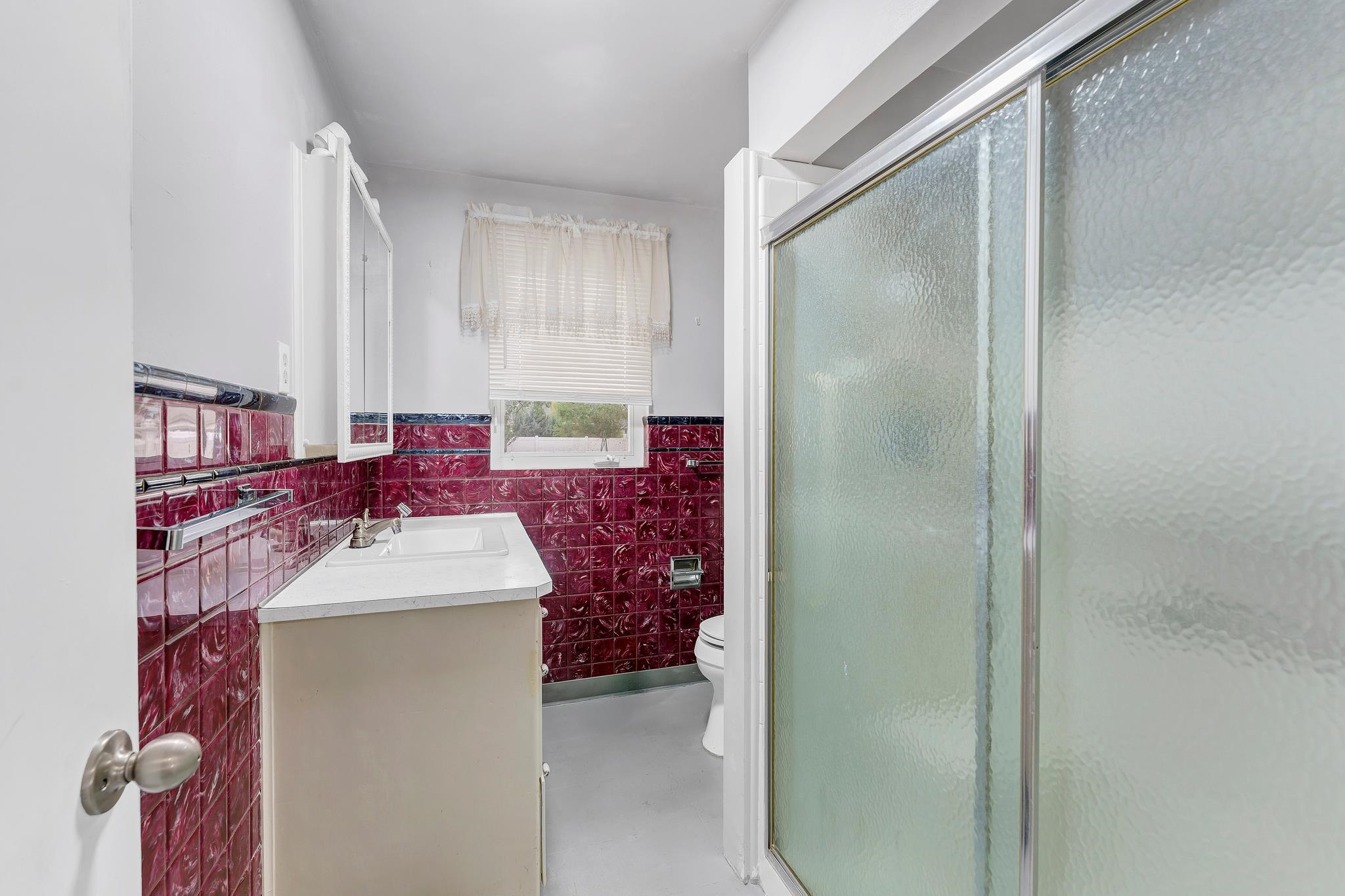 915 N Bowdish Rd - Photo 15