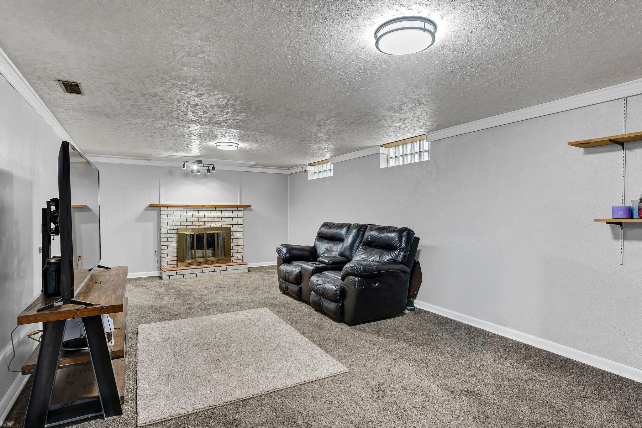 915 N Bowdish Rd - Photo 16