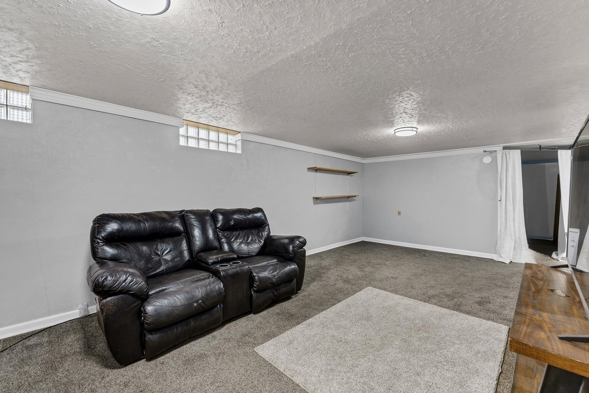915 N Bowdish Rd - Photo 17