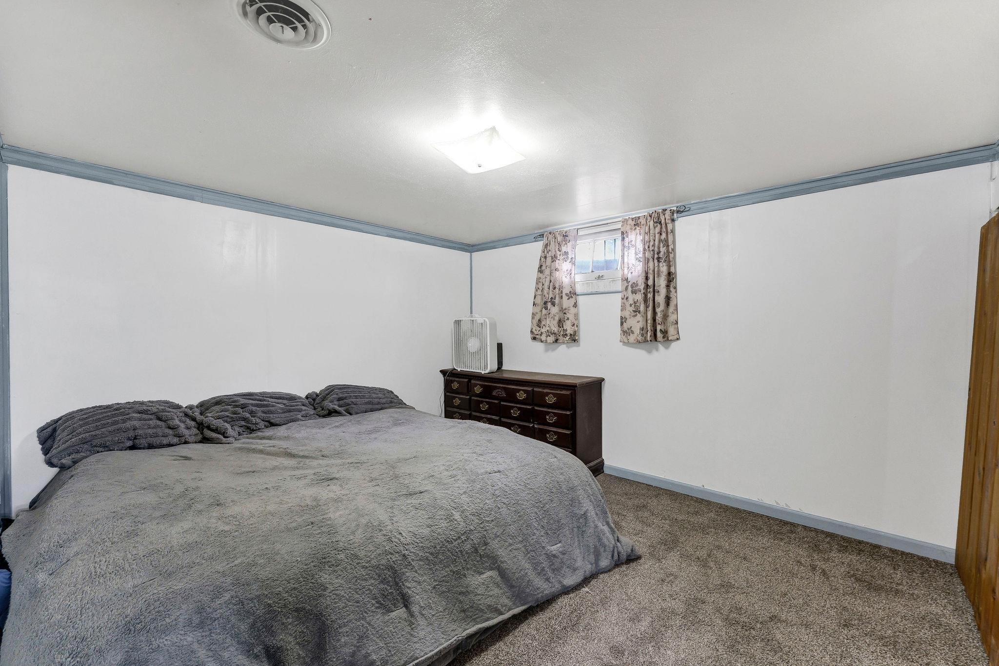 915 N Bowdish Rd - Photo 18