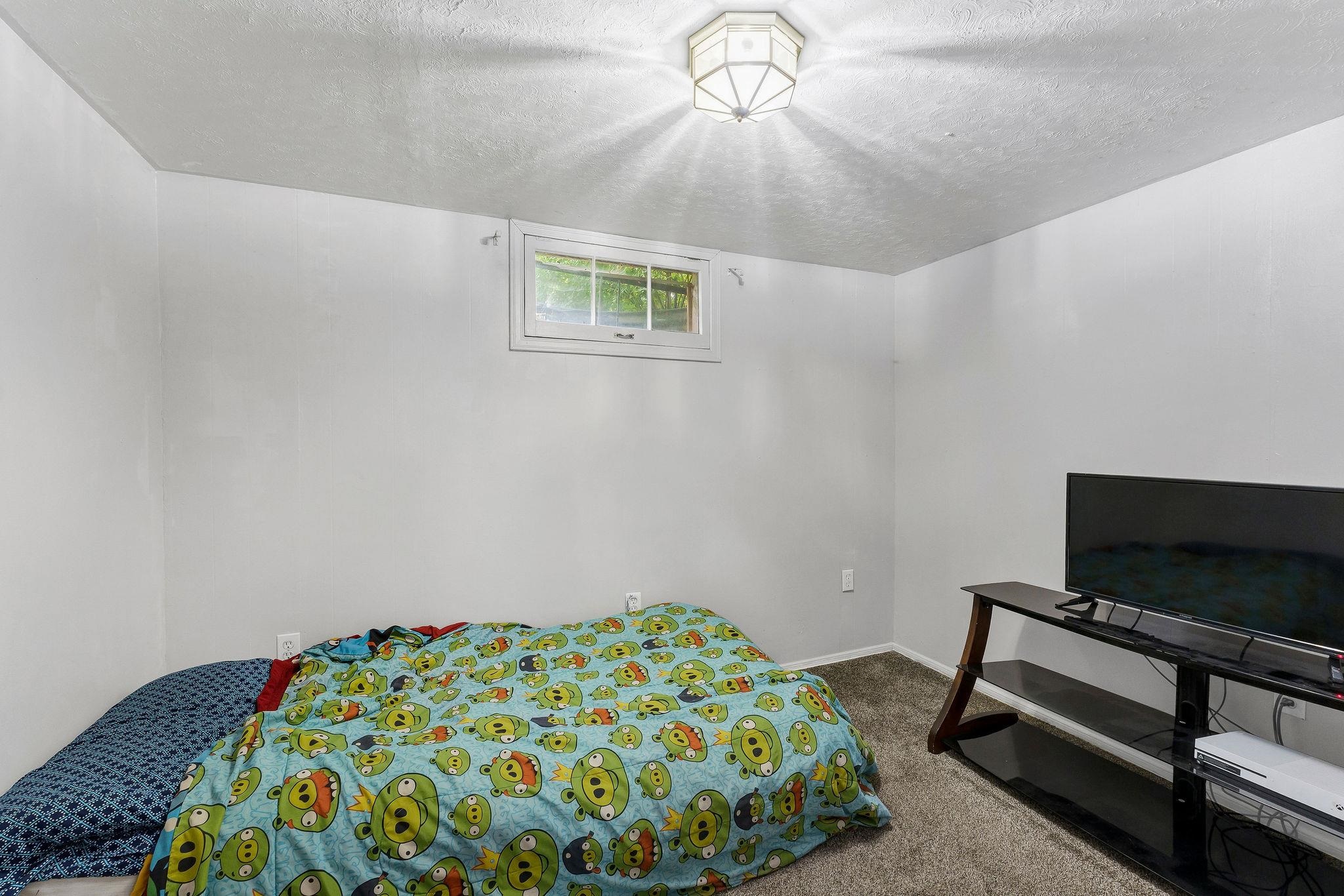 915 N Bowdish Rd - Photo 19