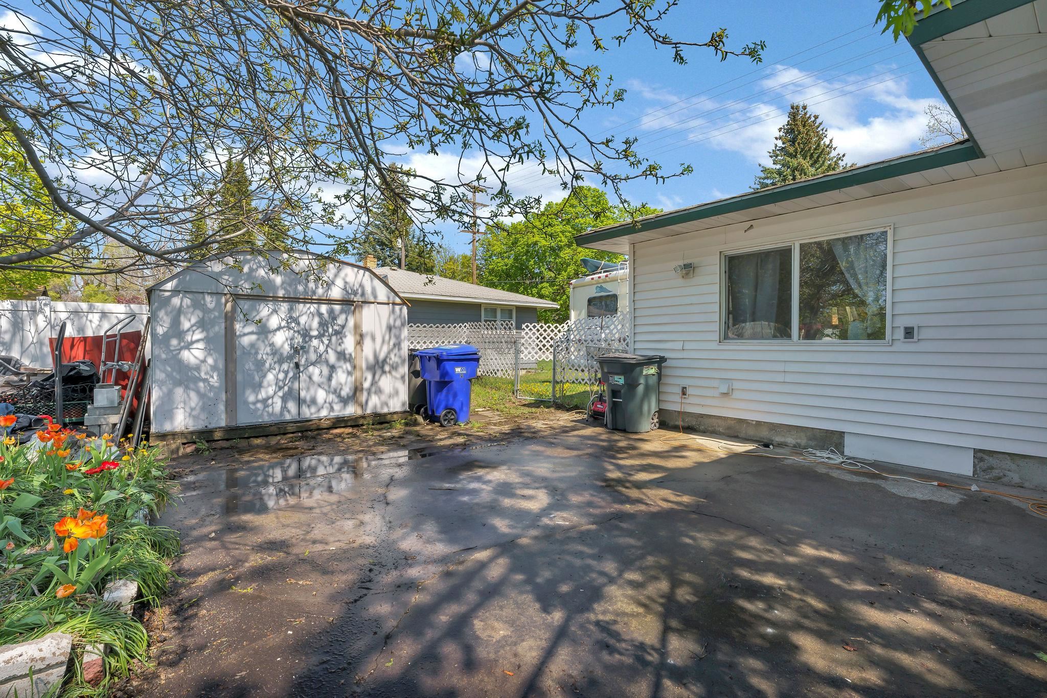 915 N Bowdish Rd - Photo 21