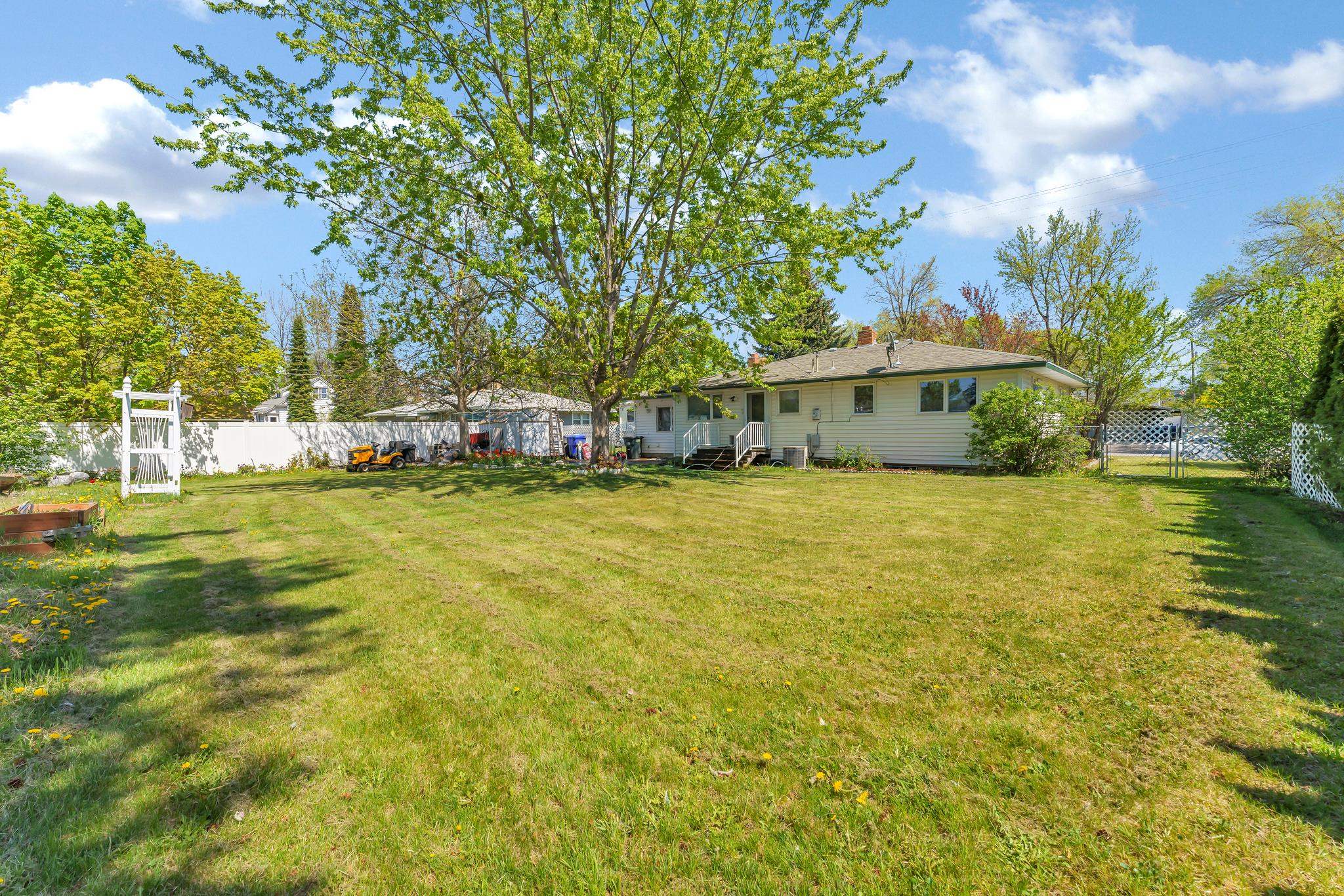 915 N Bowdish Rd - Photo 26