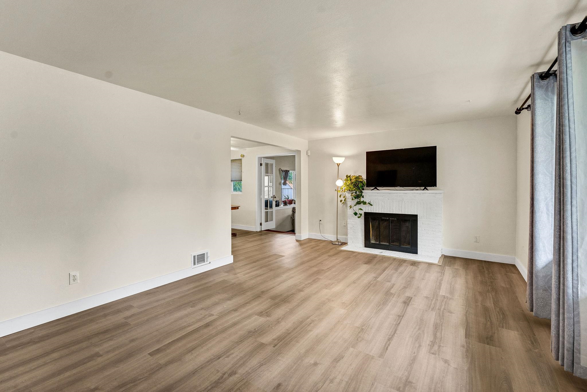 915 N Bowdish Rd - Photo 3
