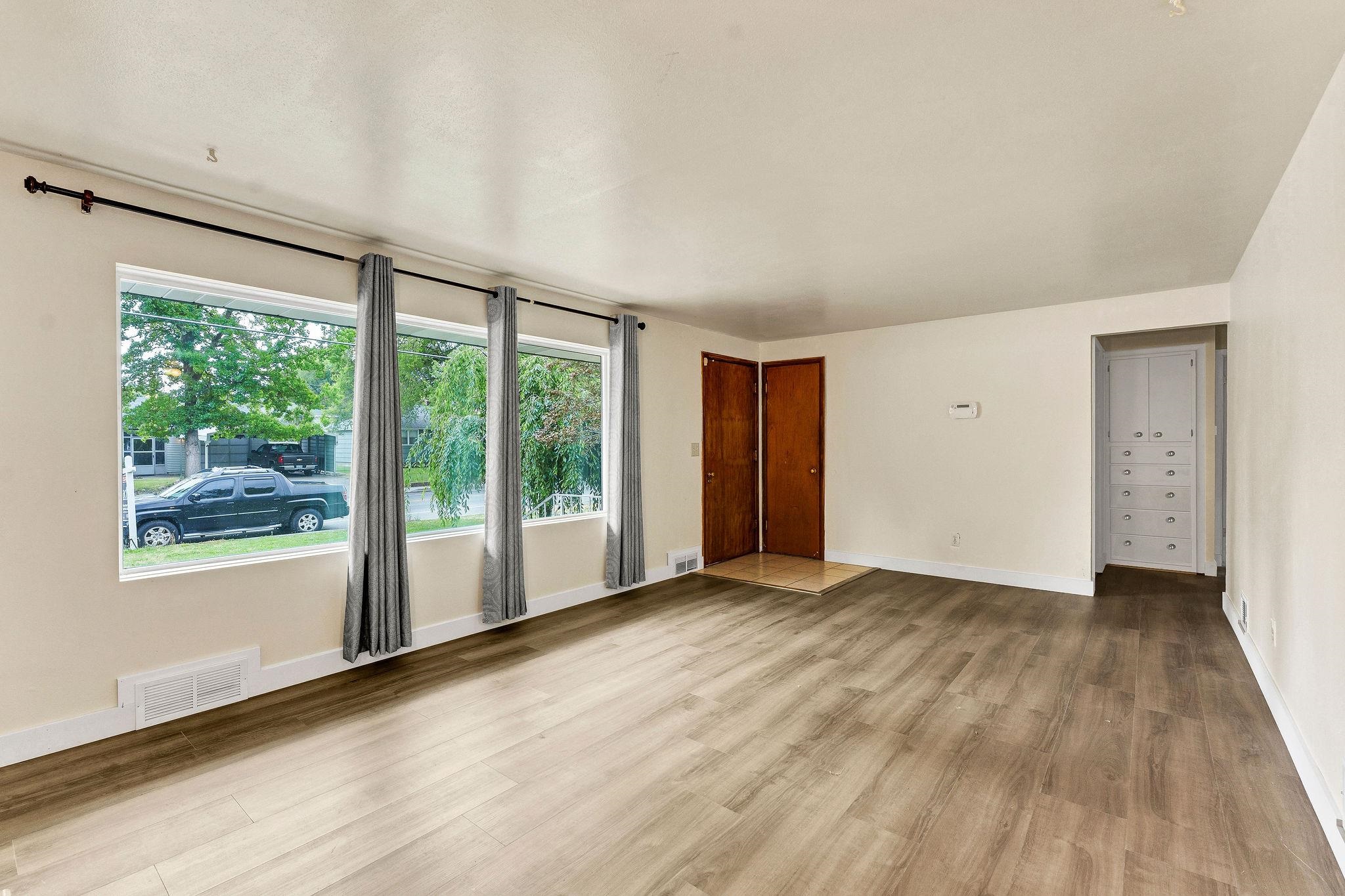 915 N Bowdish Rd - Photo 4