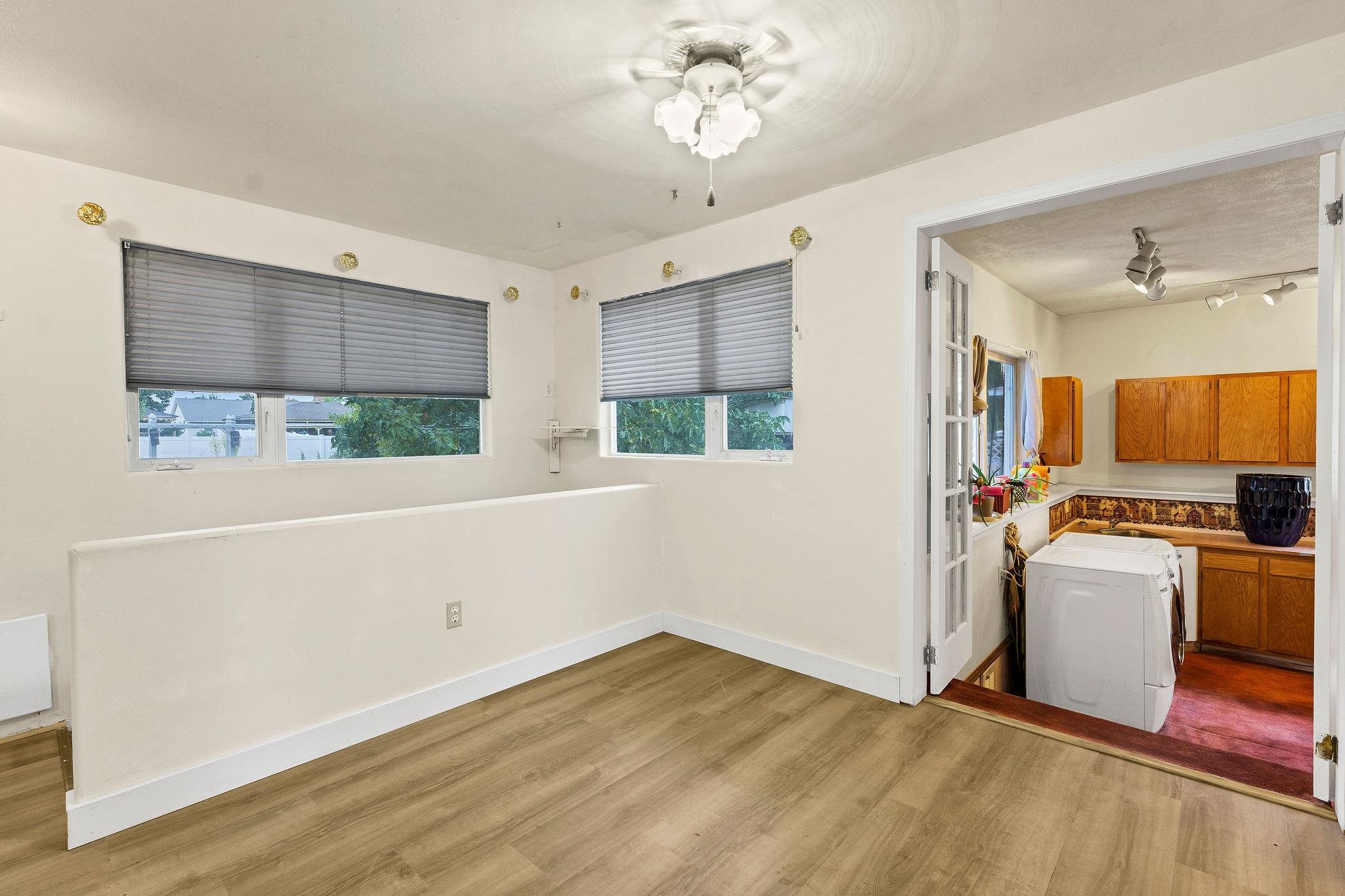 915 N Bowdish Rd - Photo 5
