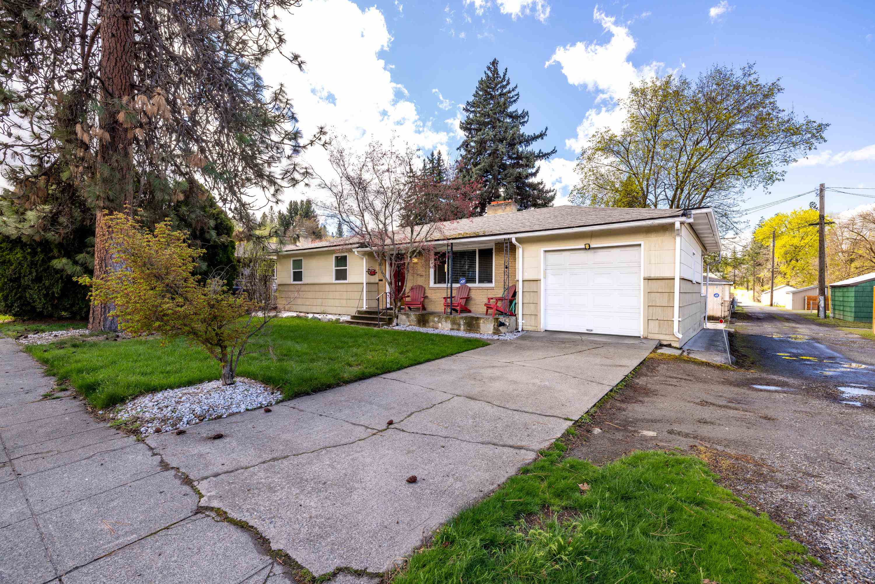 902 S Freya St - Photo 5