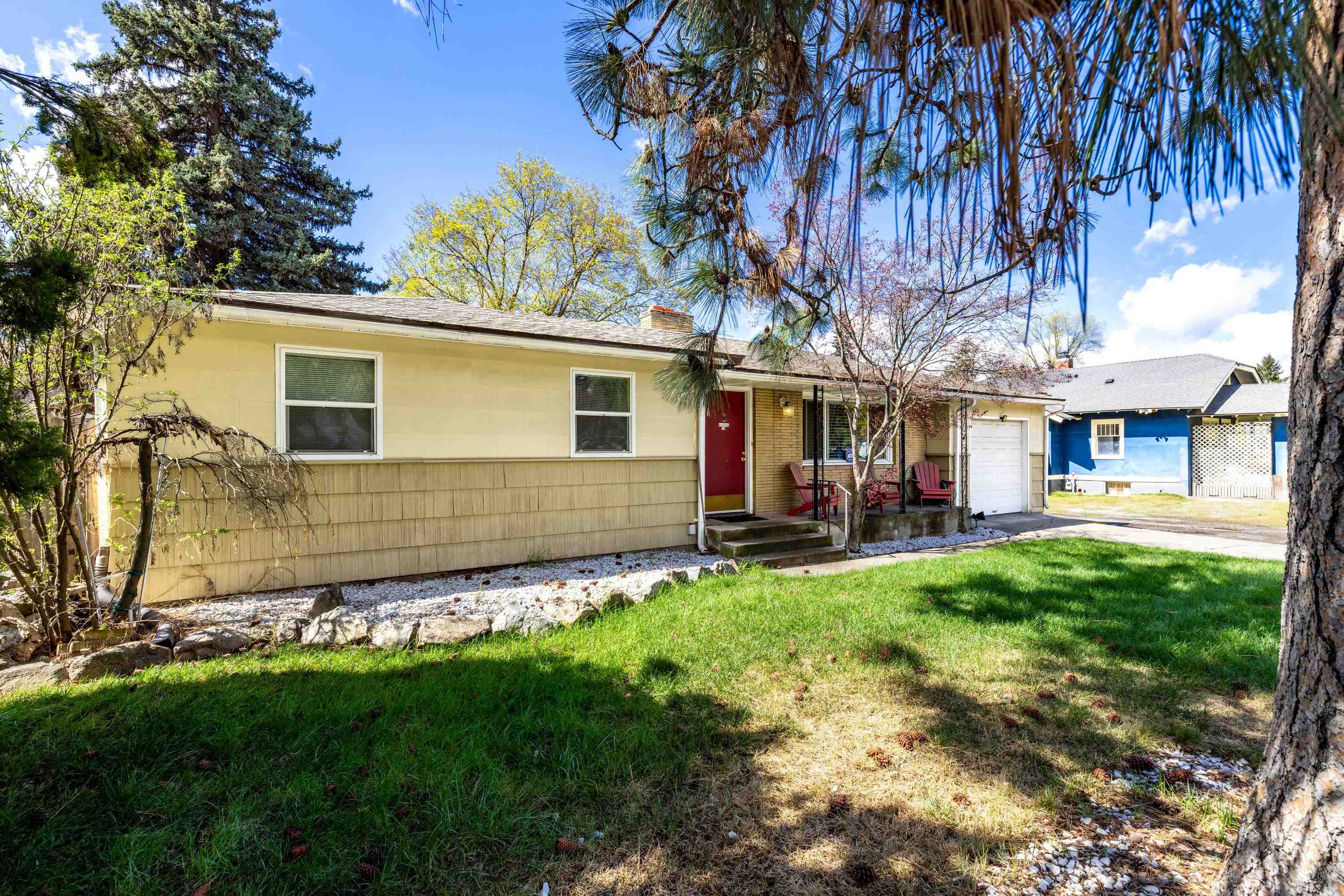 902 S Freya St - Photo 4