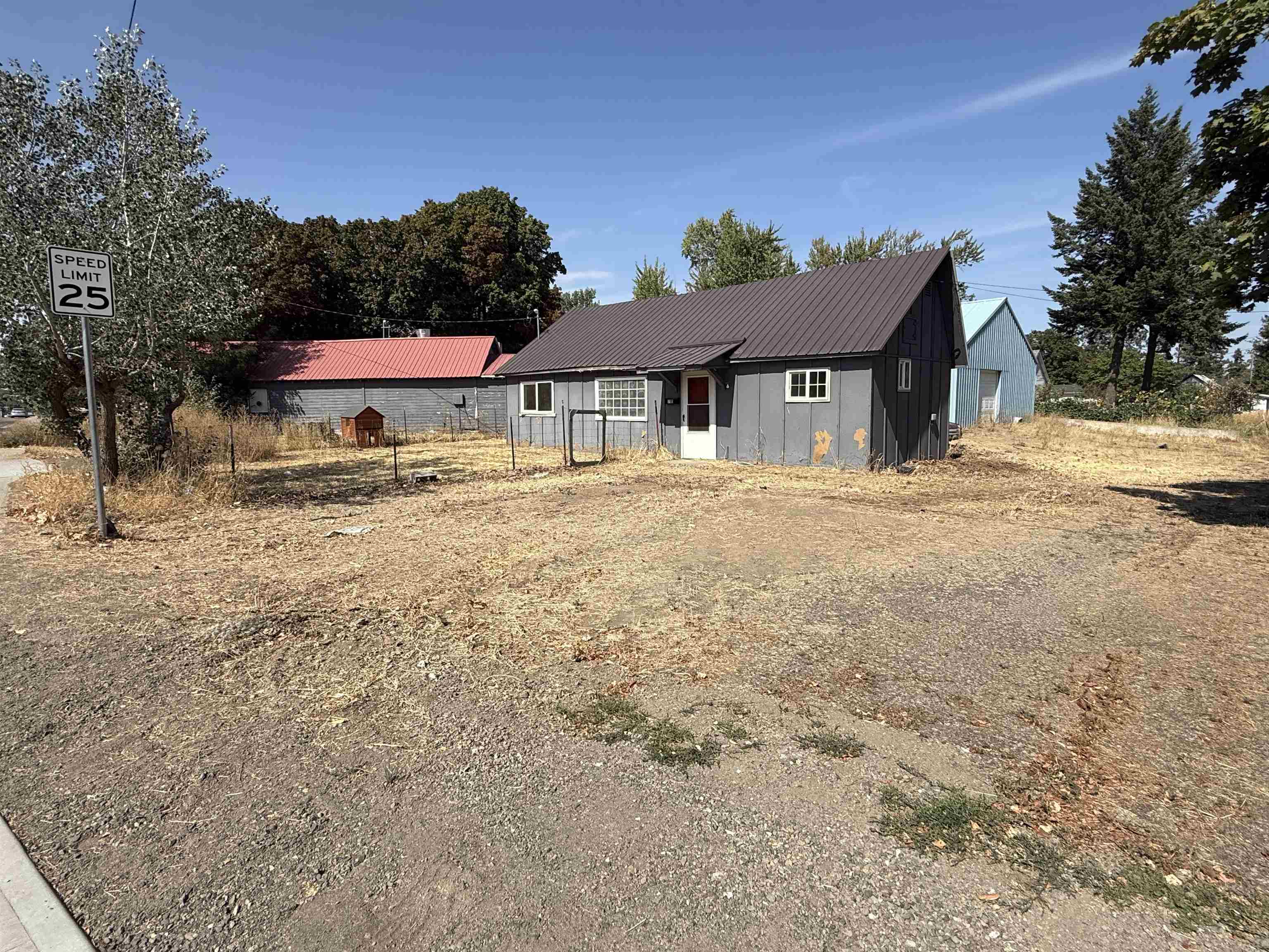 711 E Lake St - Photo 2