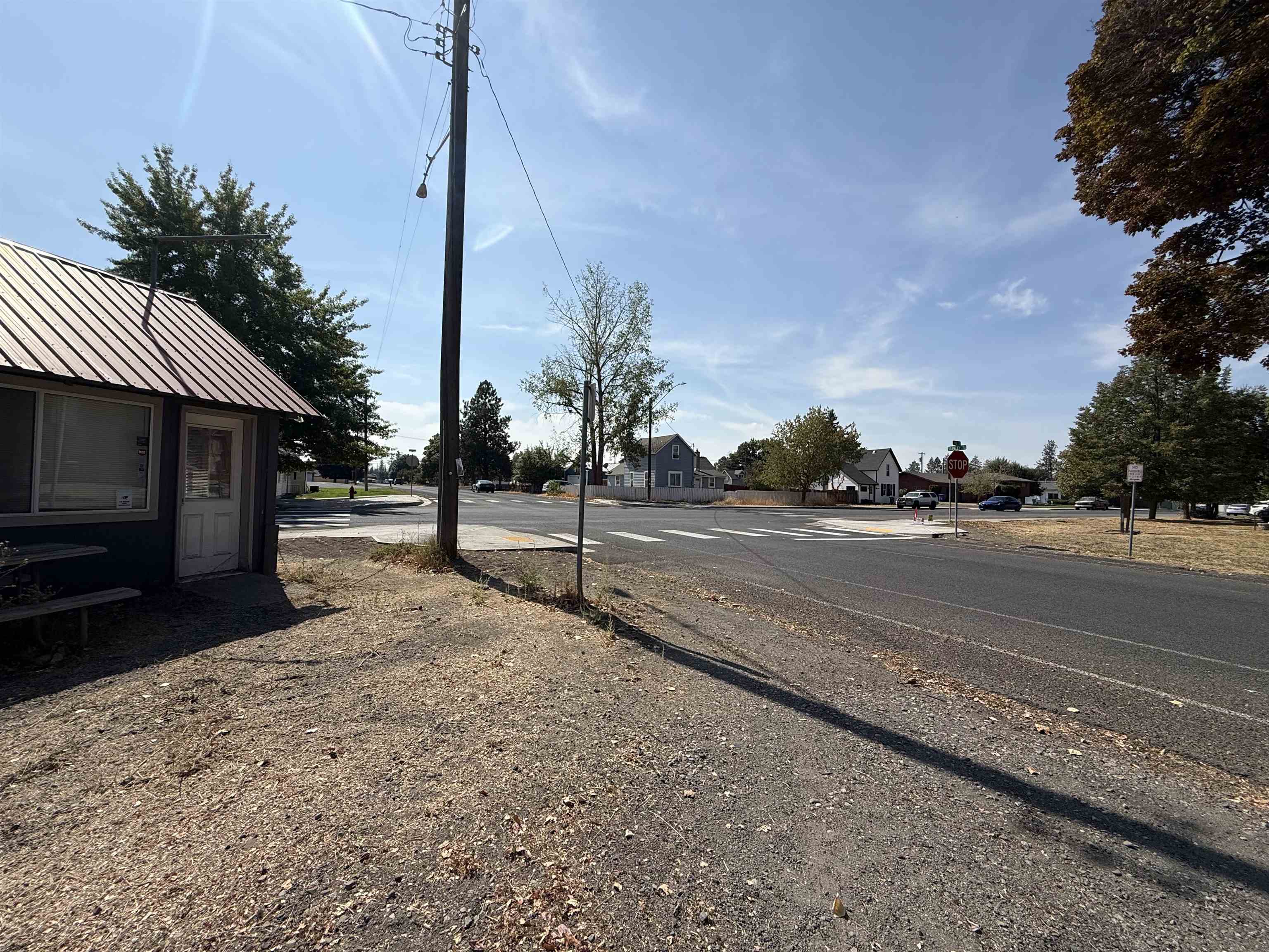 711 E Lake St - Photo 4