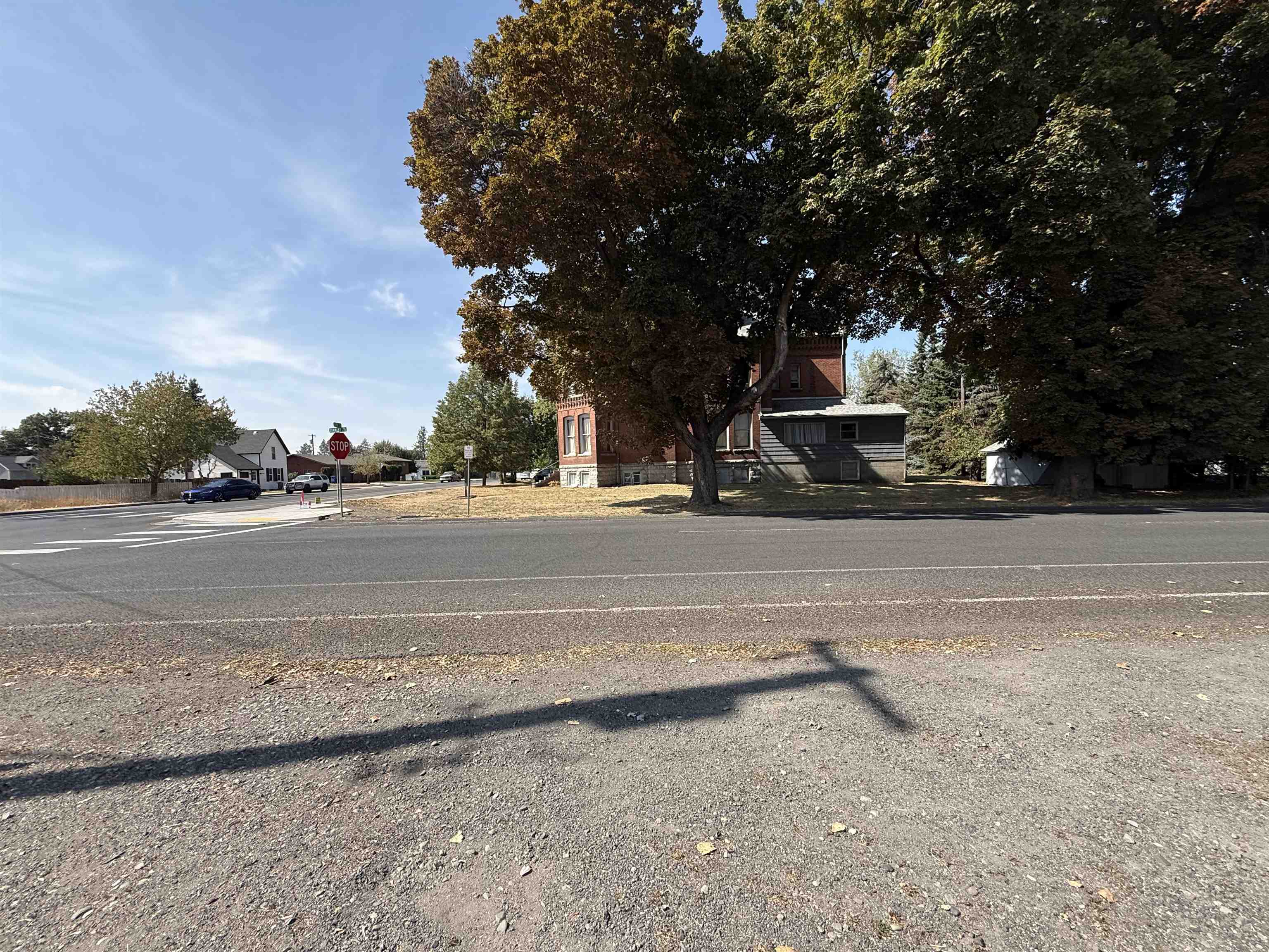 711 E Lake St - Photo 5