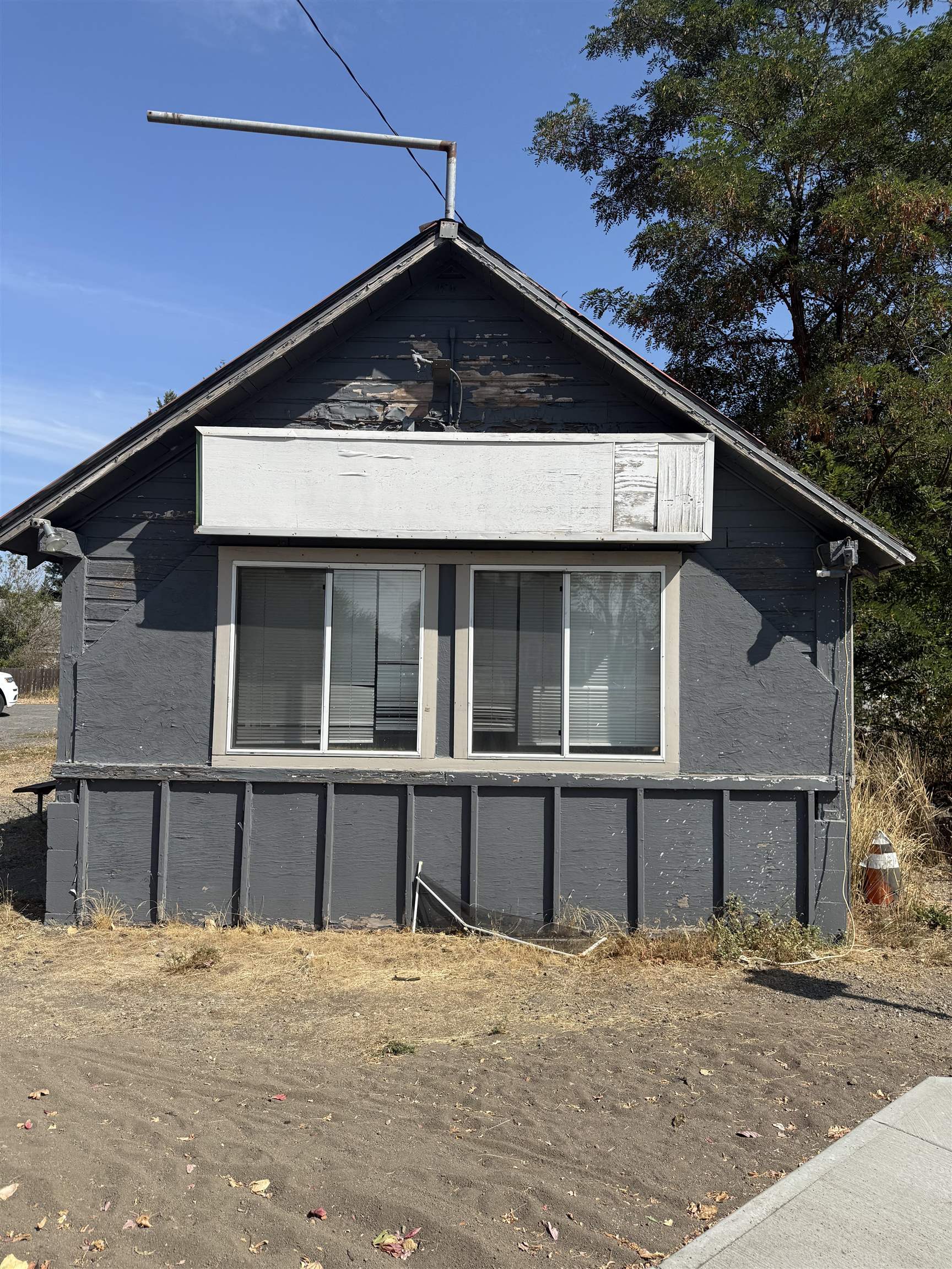 711 E Lake St - Photo 8