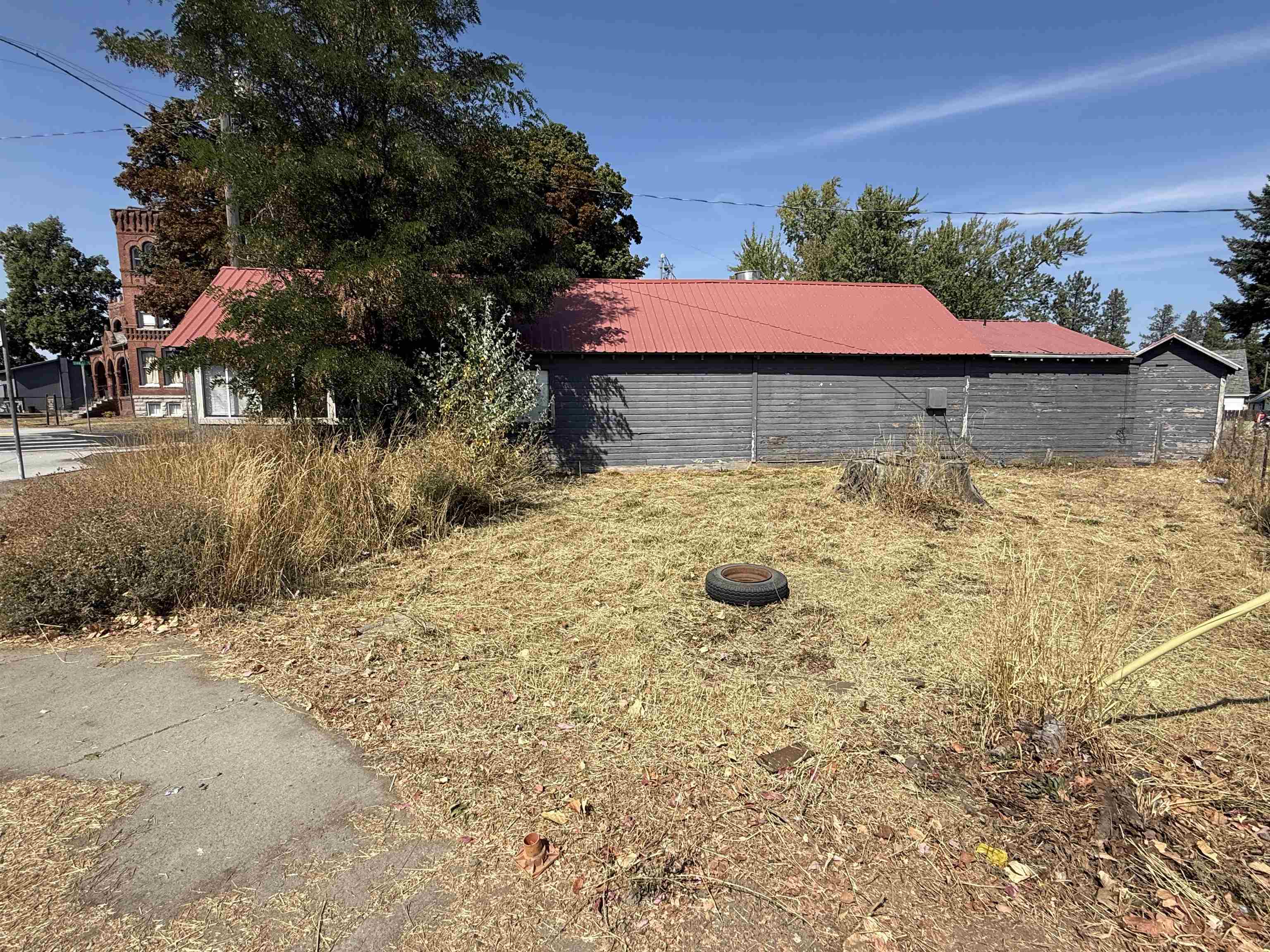 711 E Lake St - Photo 9