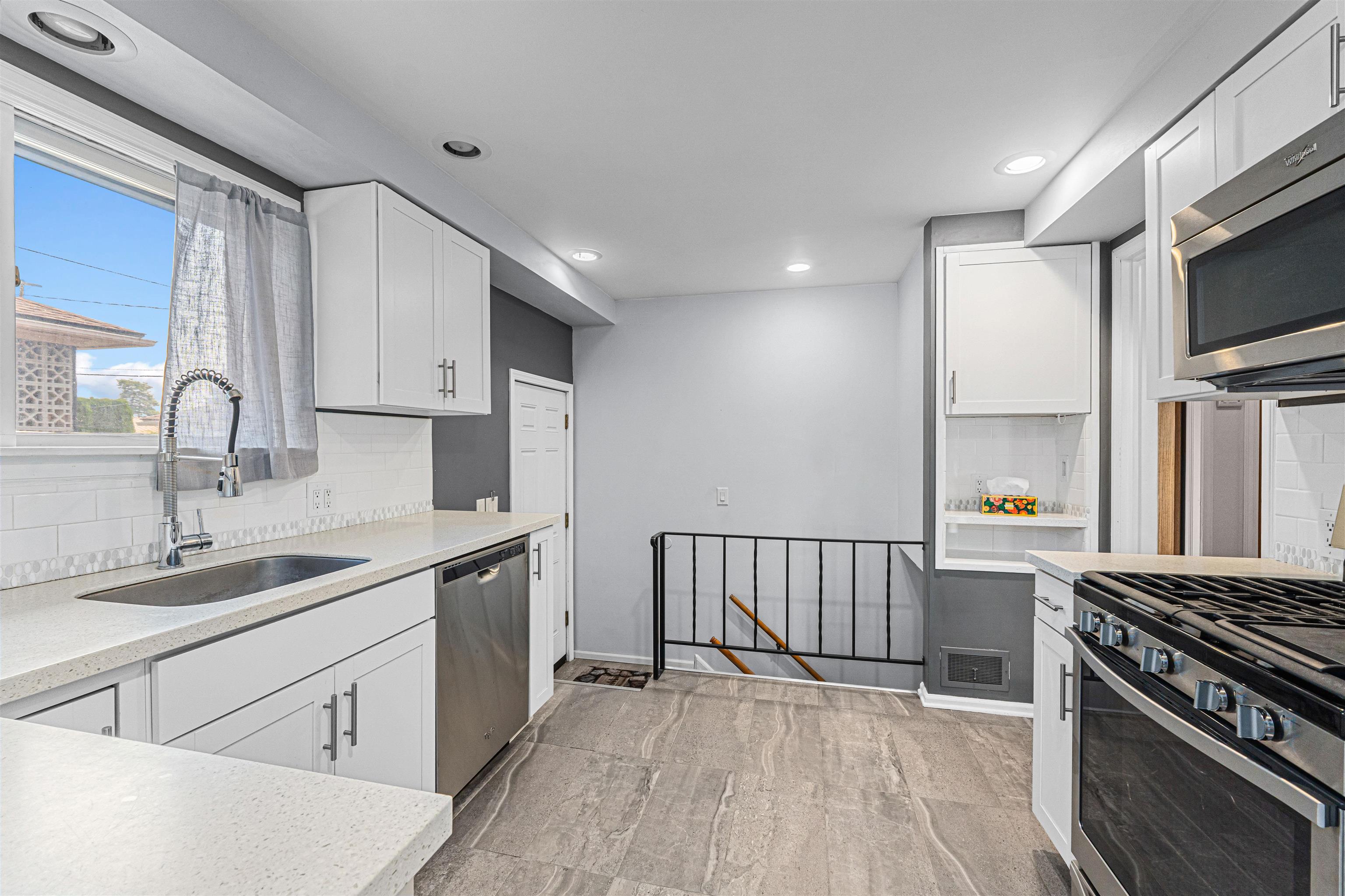 2337 W Rockwell Ave - Photo 7