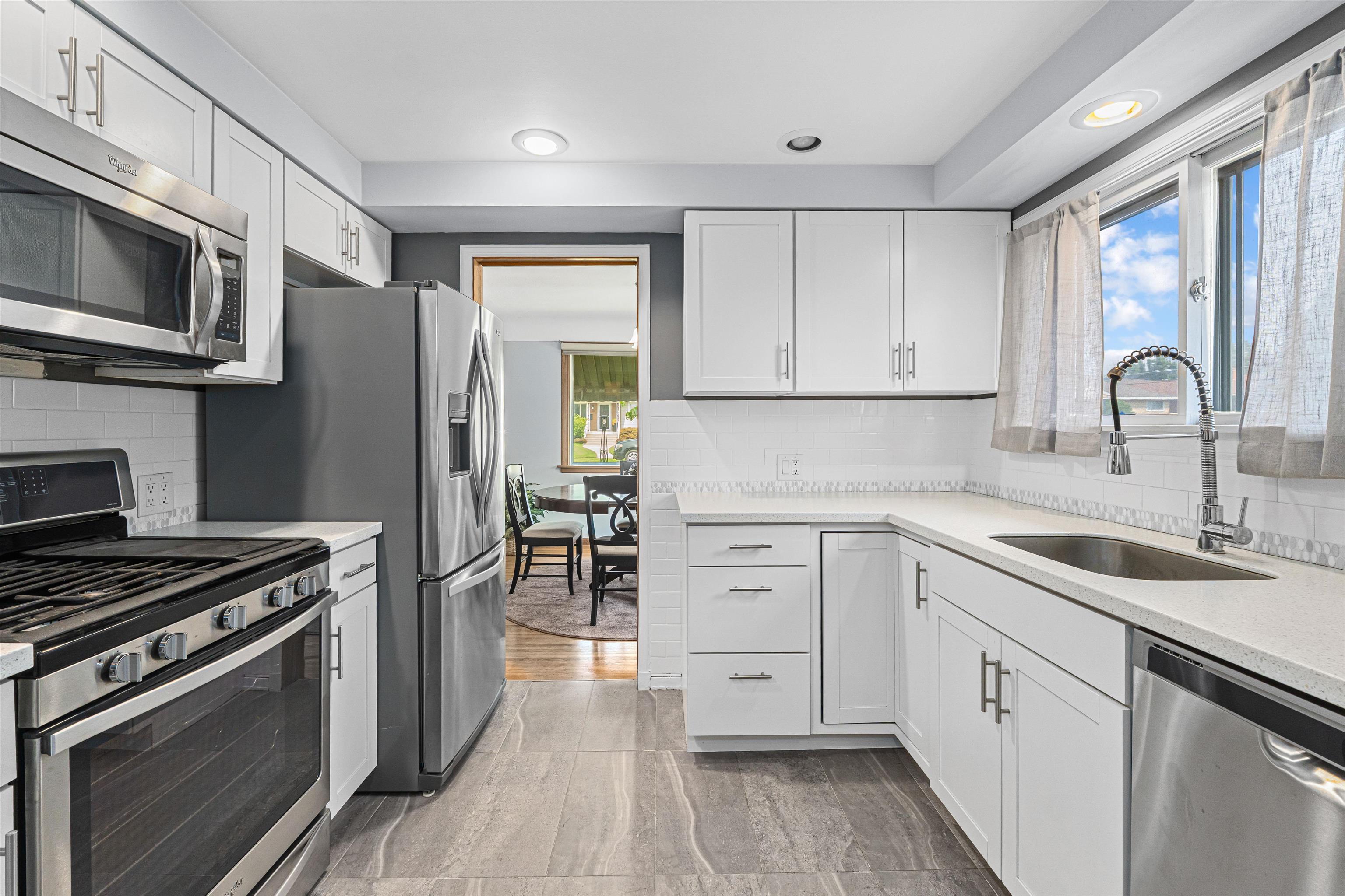 2337 W Rockwell Ave - Photo 8