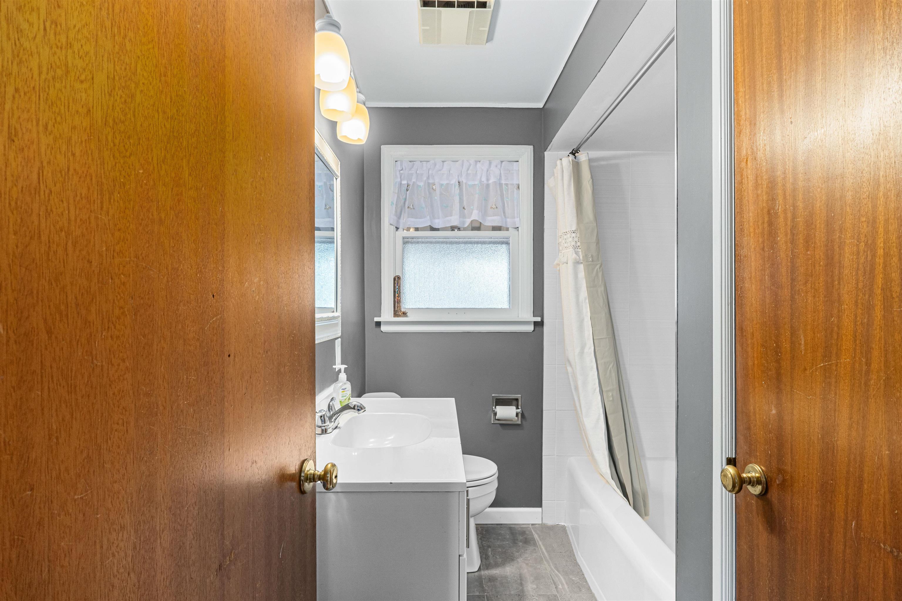 2337 W Rockwell Ave - Photo 9