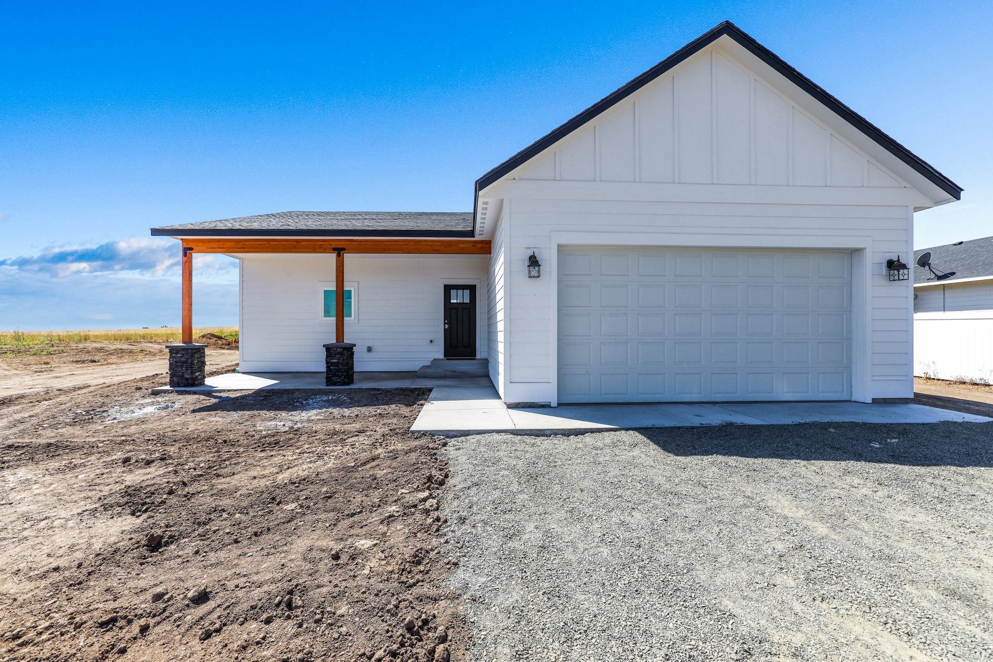635 E Summit St - Photo 1