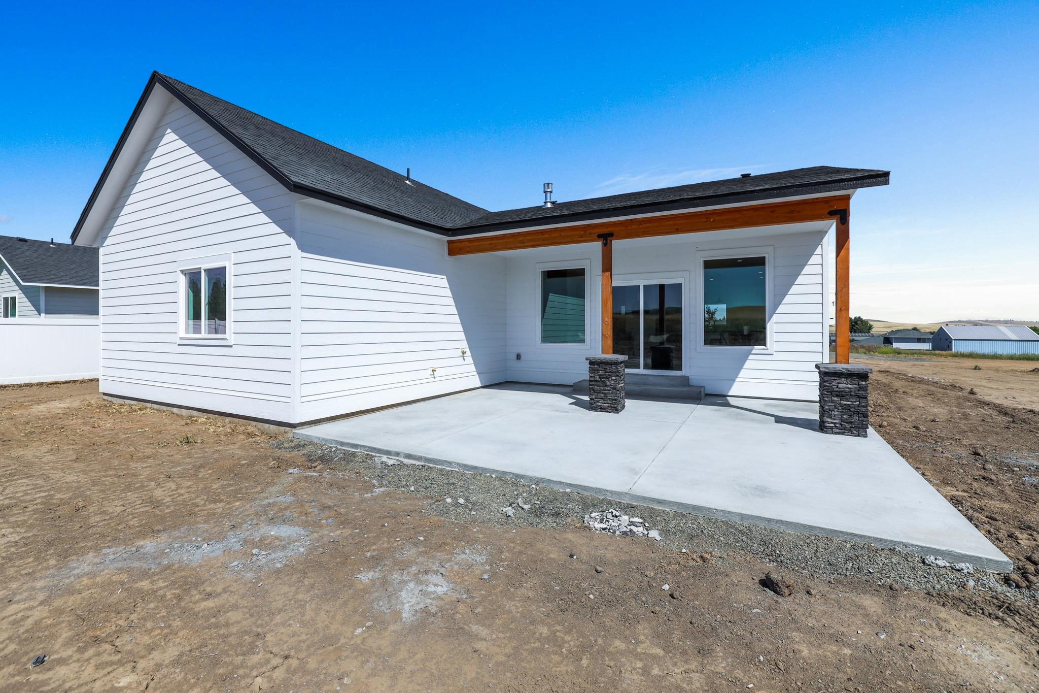 635 E Summit St - Photo 3
