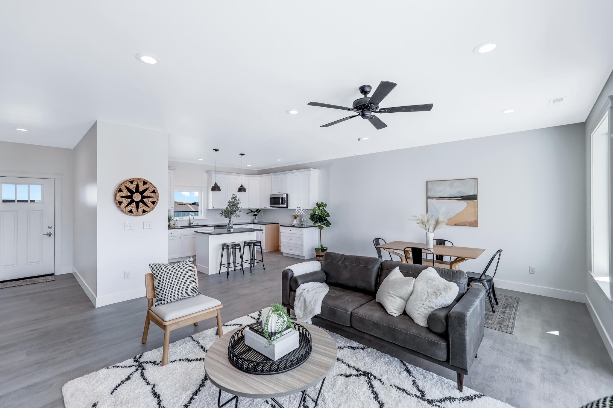 635 E Summit St - Photo 6