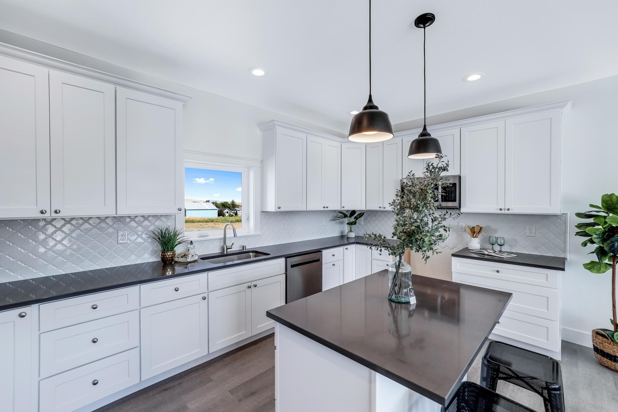 635 E Summit St - Photo 8