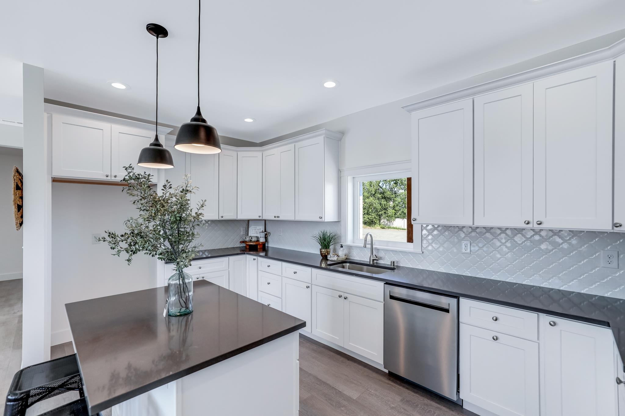 635 E Summit St - Photo 9