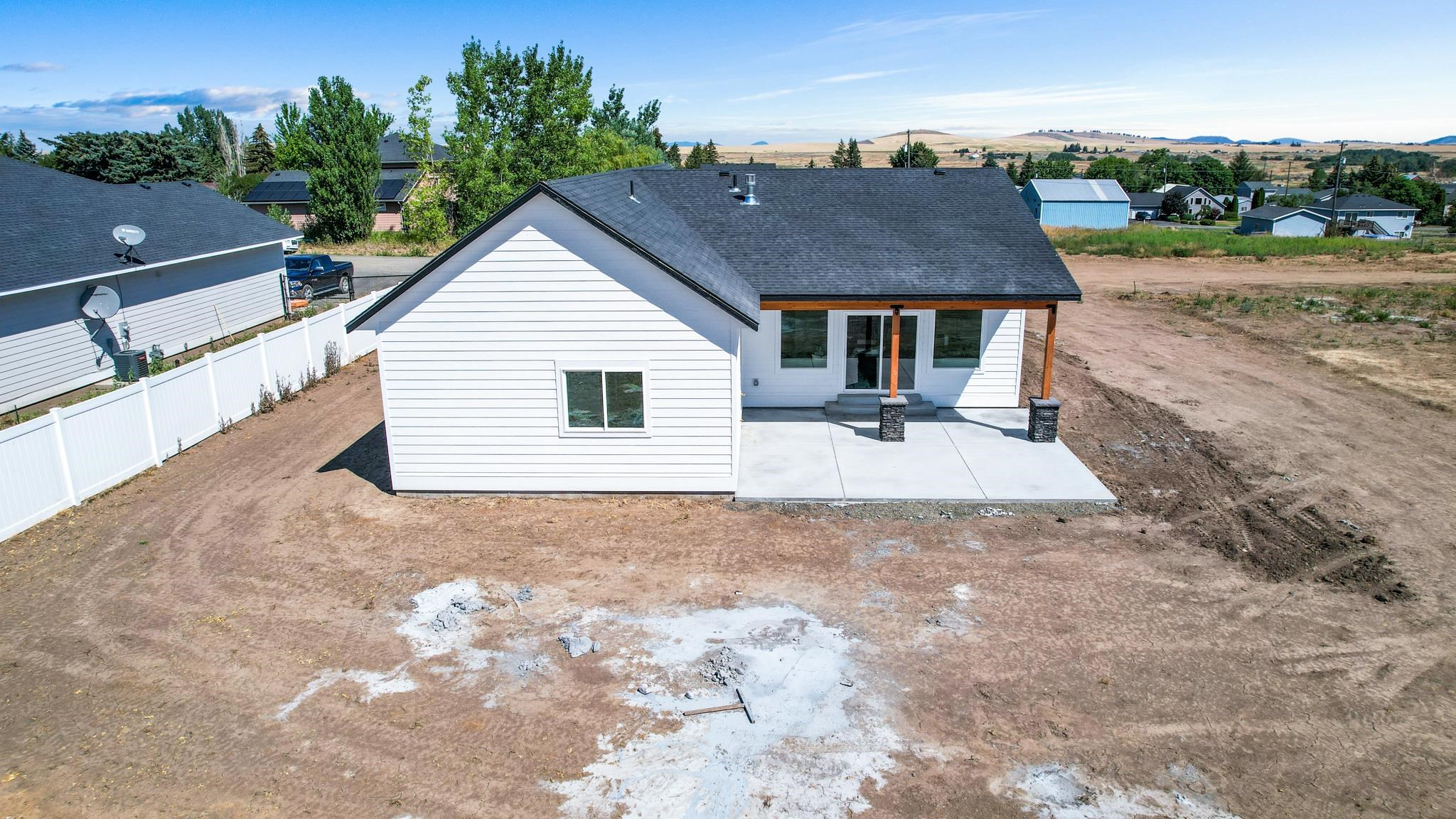520 E Devisadero St - Photo 2