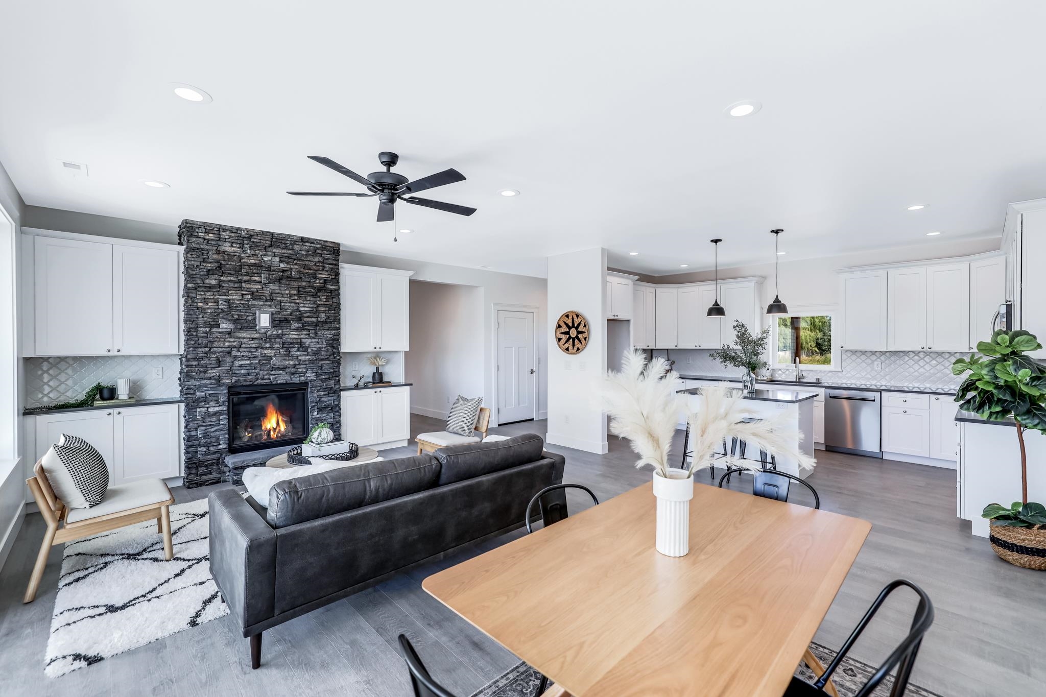 520 E Devisadero St - Photo 6