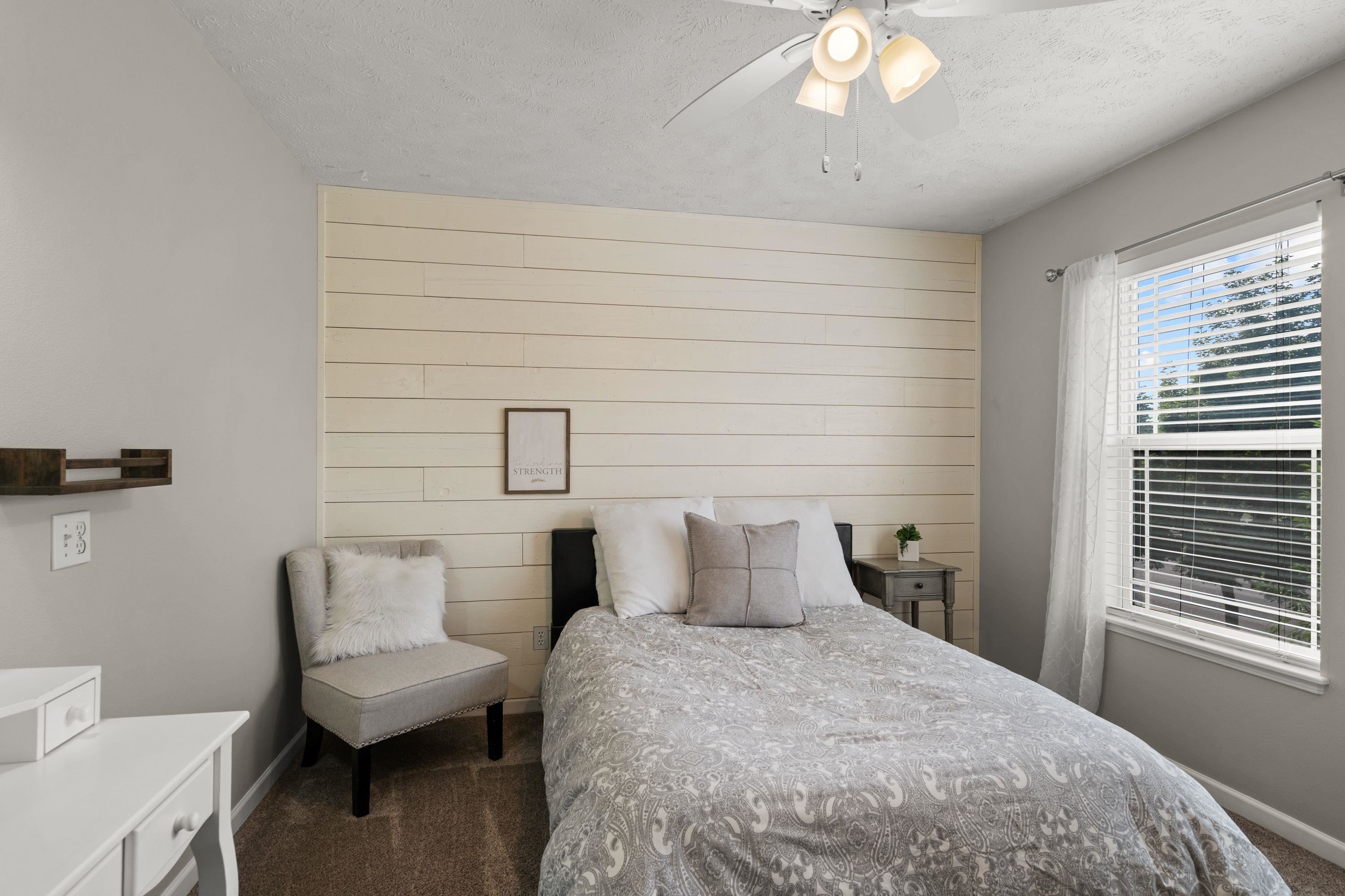 23029 E Broadway Ave - Photo 16