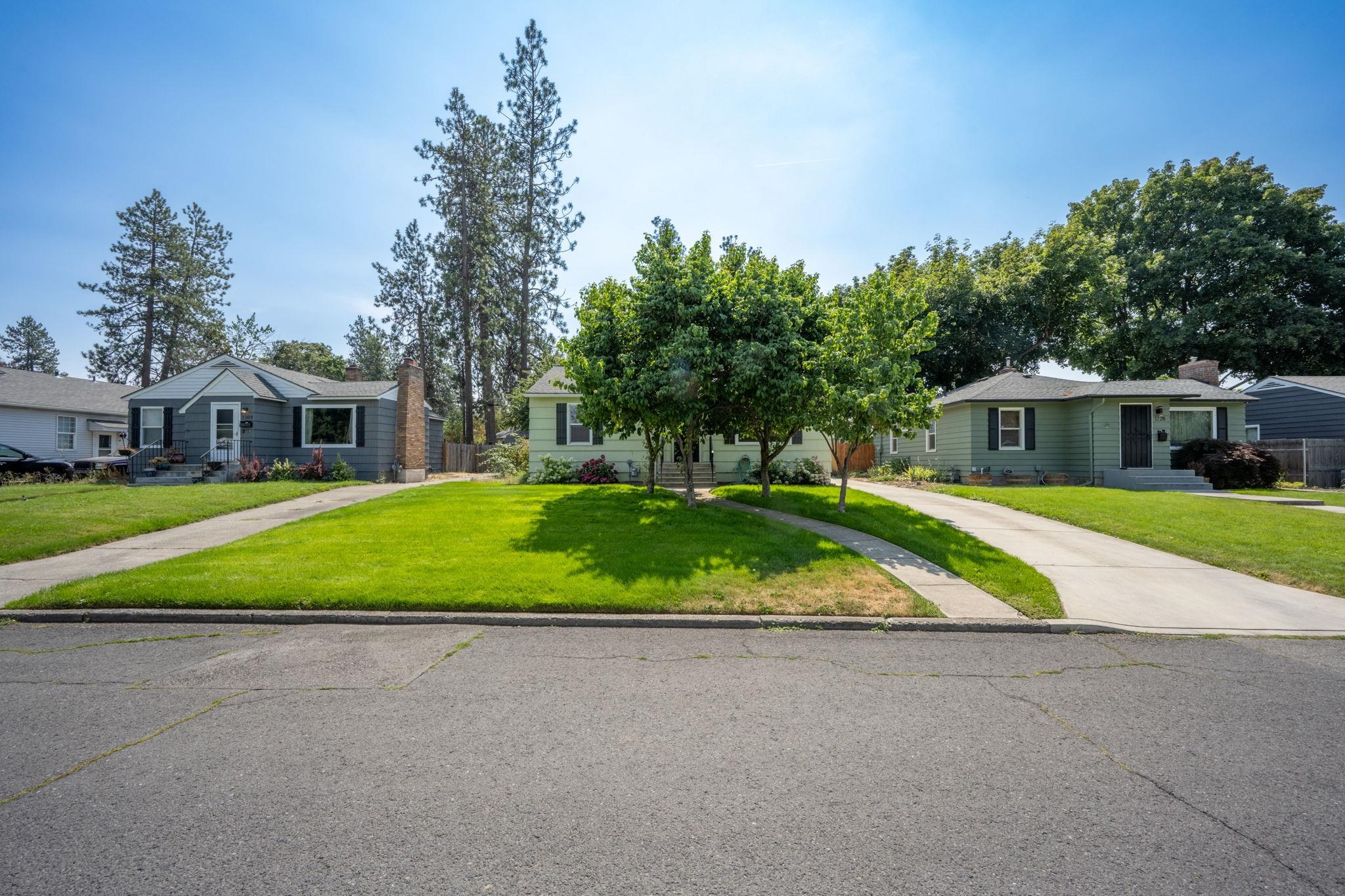 1304 E 39th Ave - Photo 2