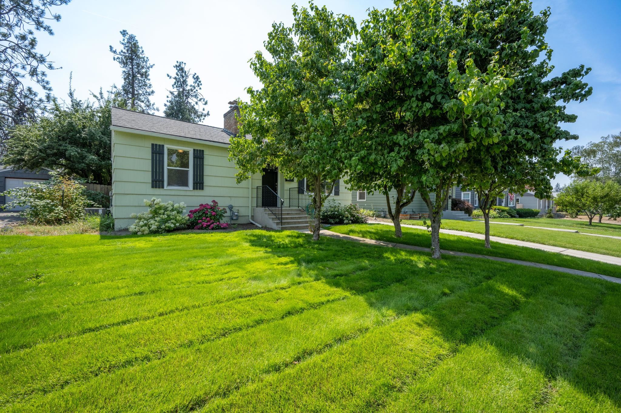 1304 E 39th Ave - Photo 3