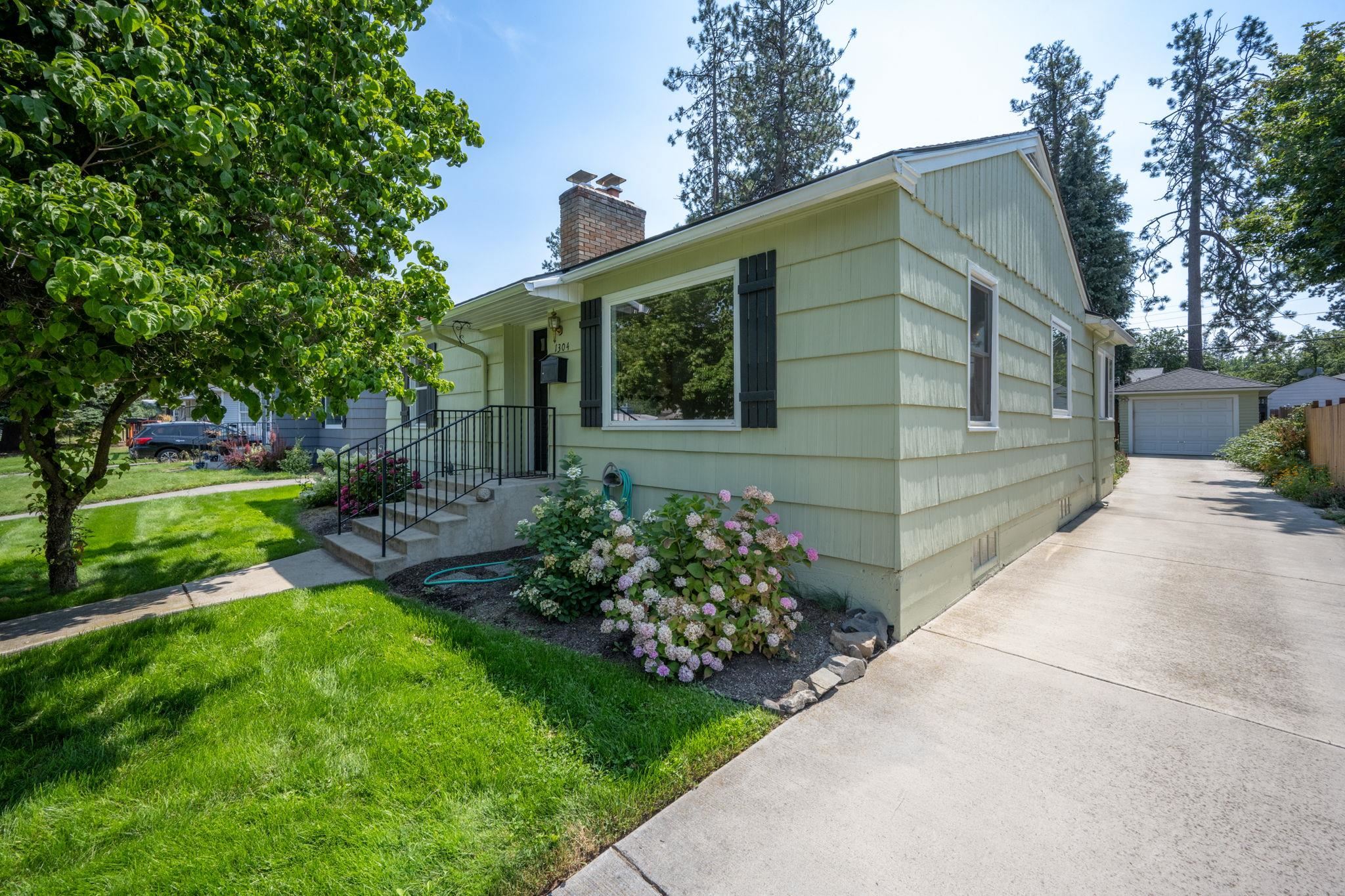 1304 E 39th Ave - Photo 6